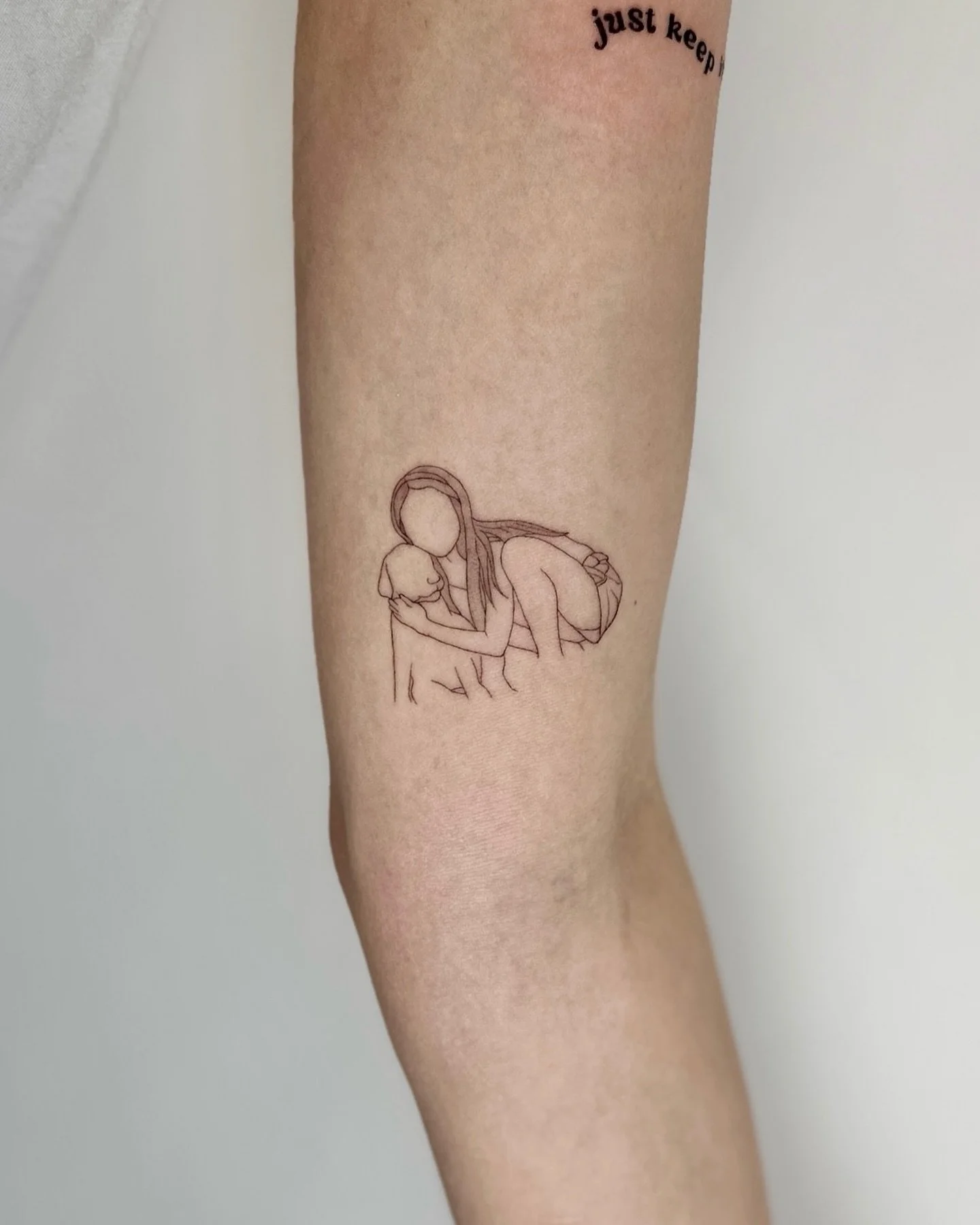 a minimalist portrait of my client and her childhood pup 🤍 ~ 2 inches

#fineline #nyctattoo #singleneedletattoo