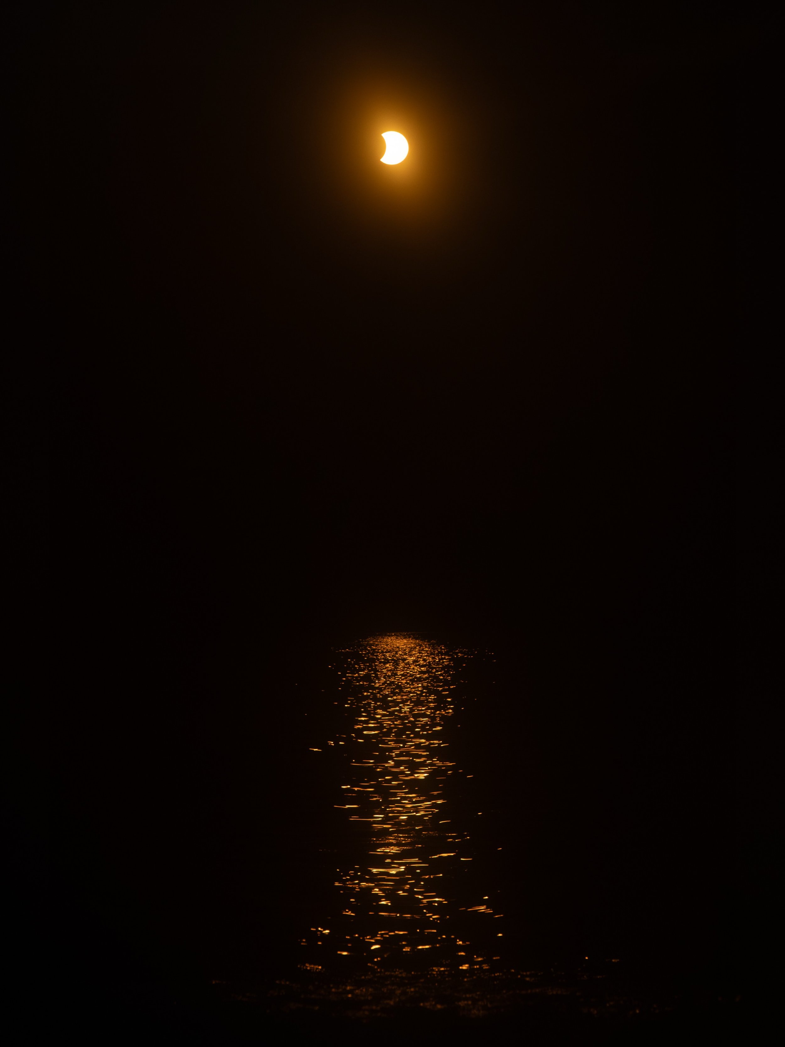 A sight to remember! 🌙 Golygfa i&rsquo;w chofio
.
.
.
.
#aberystwyth #eclipse #discovercymru #yourwales #aberystwythphotographer
