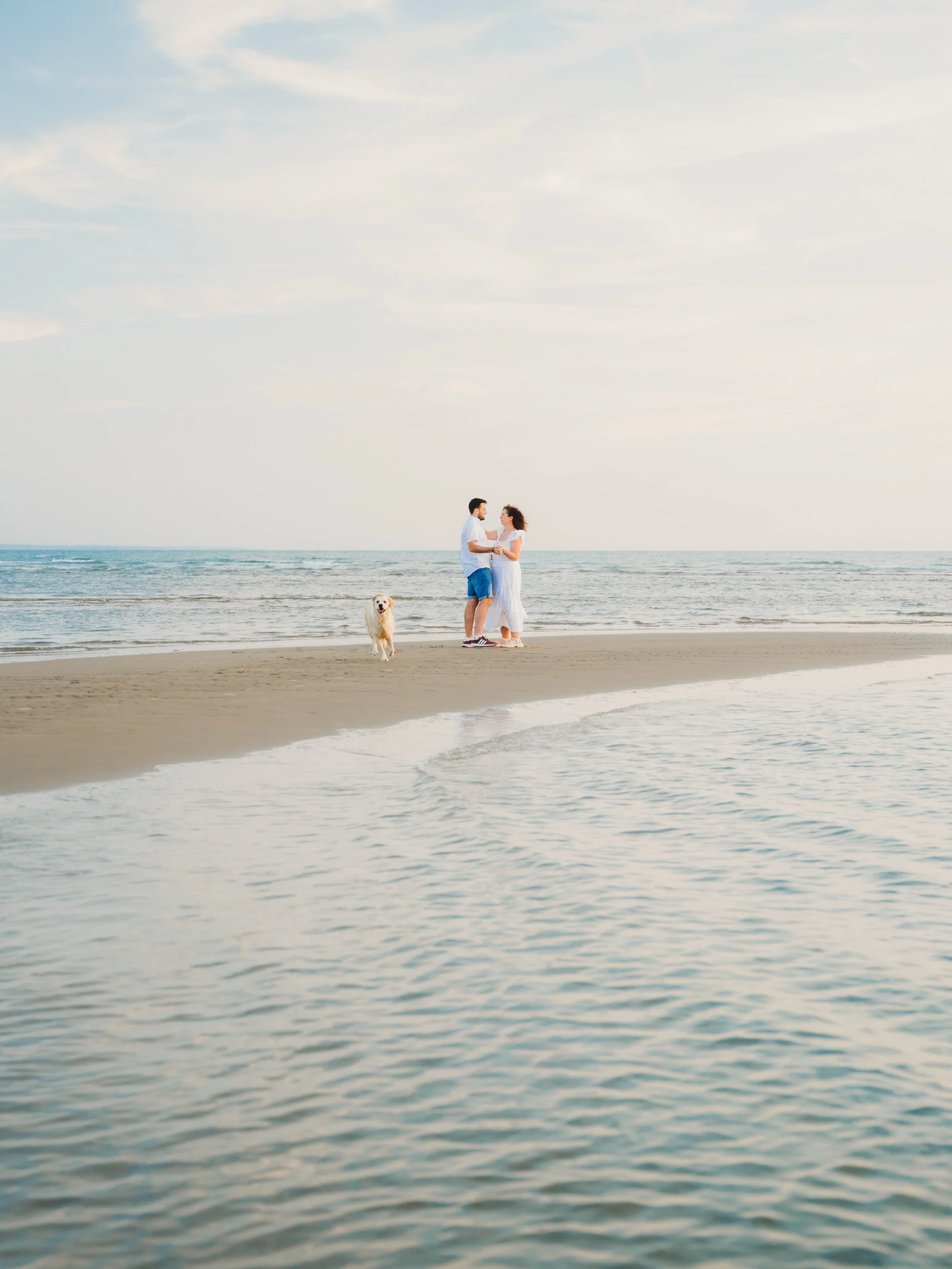 Golden hour with @phoebeltons and @rhydz97 🌞 Awr Aur gyda Phoebe and Rhydian 
.
.
.
.
.
.
#ceredigion #aberystwyth #aberystwythphotographer #goldenhour