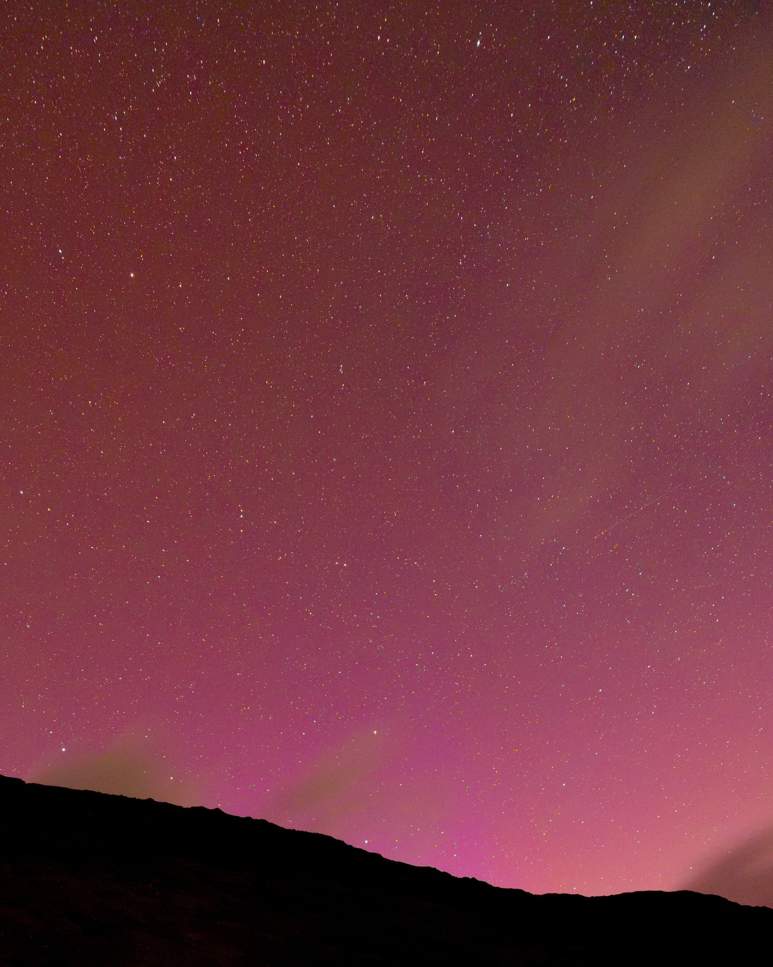 Photo conditions: no tripod, lots of cloud coverage, and wind gusts up to 35mph 💀 but I had 5 minutes of clear skies, and a dream 🌌
.
.
.
#aurora #eryri #yourwales #discovercymru