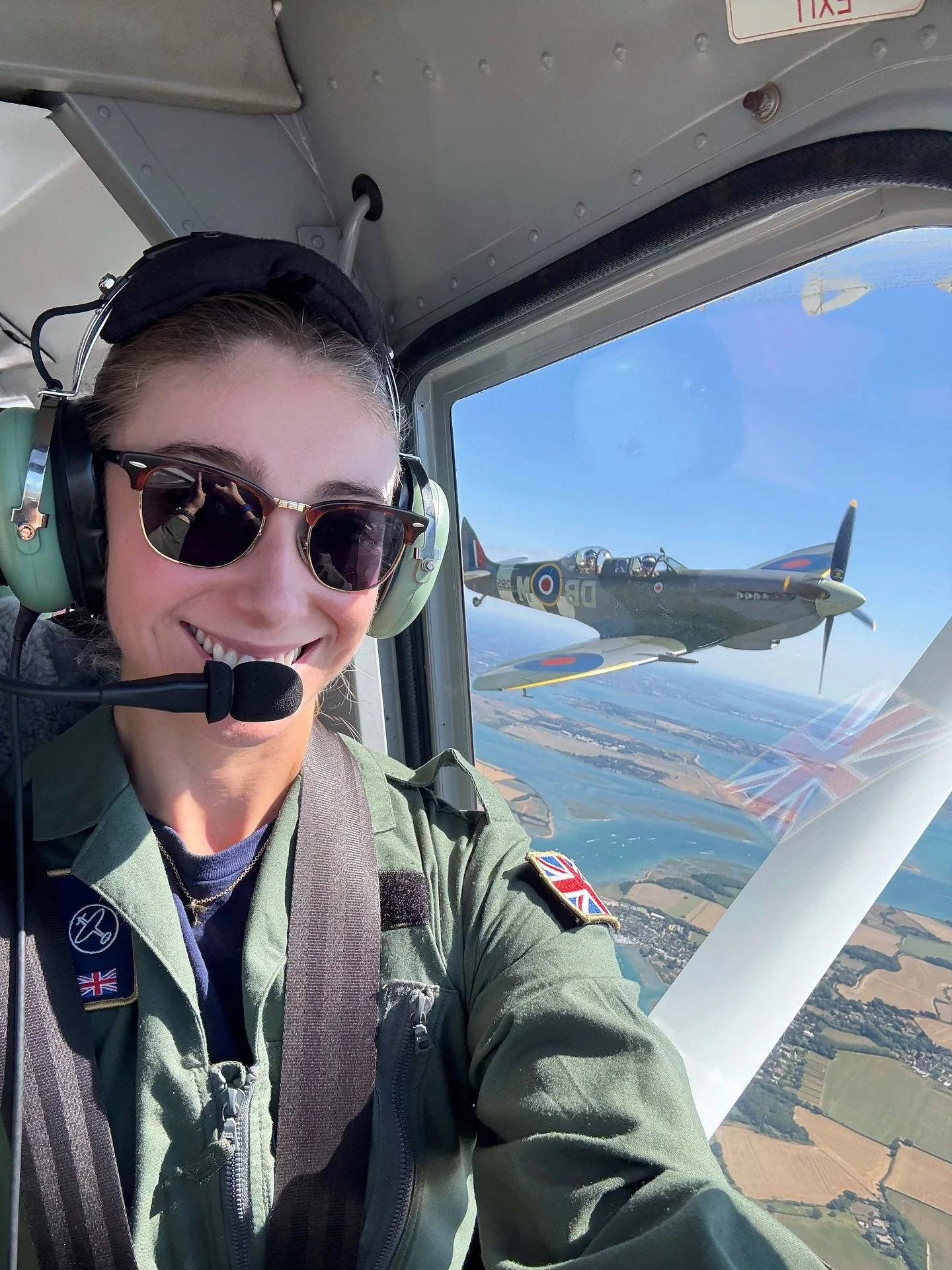 So grateful for the opportunity to do this! @spitfiresdotcom - if you are looking for a fun way to get into aviation, #volunteering is a brilliant place to start ☺️
#aviation #spitfire #pilot #aviationlovers #pilotview