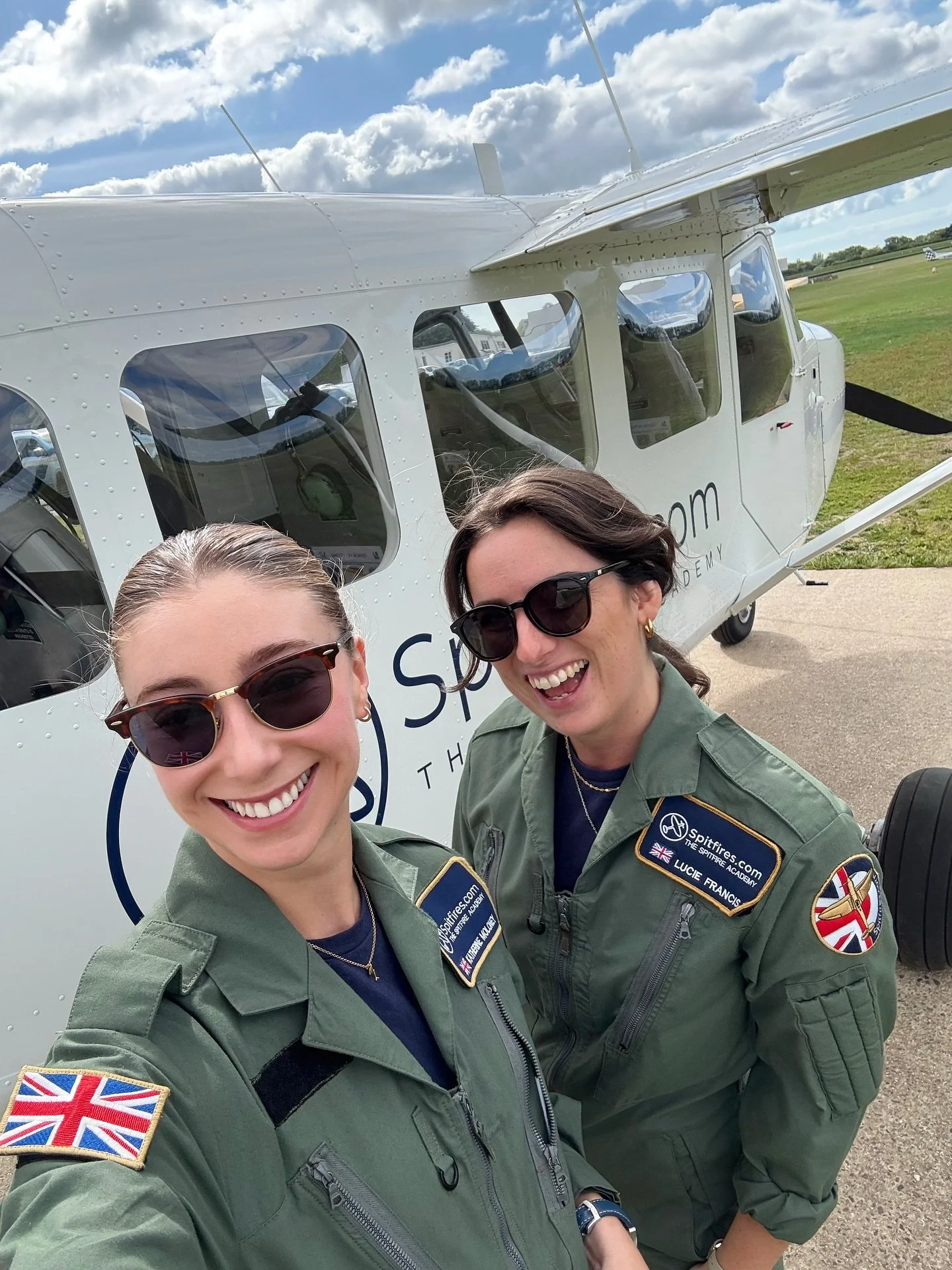 Such a great summer working with amazing people 🩵 @luc1e_inthesky 

#aviation #aviationlife #pilot #spitfire #aviationlife