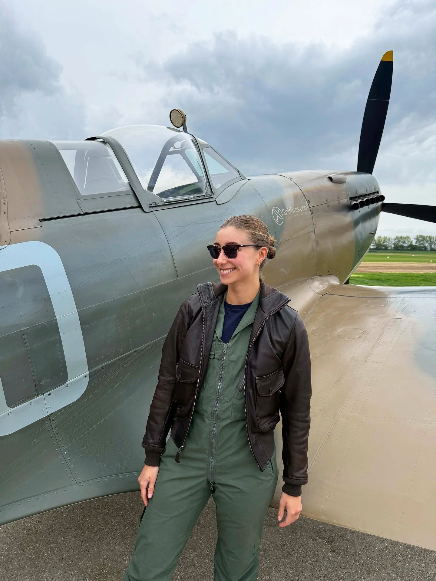 An atmospheric day @goodwoodaerodrome yesterday with @spitfiresdotcom 💨 

@cockpitusa 

#aviation #spitfire #pilot #aviationlife #pilotview