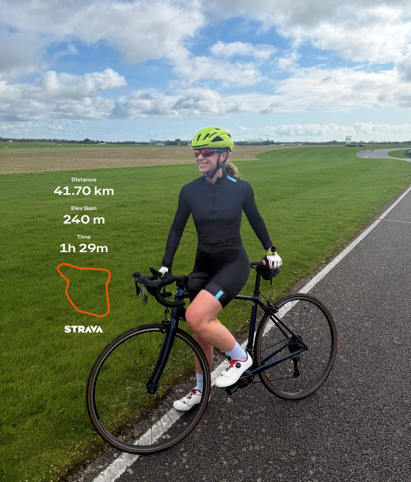 Such a fun morning combining two passions! 🚴&zwj;♀️🛫

After a long winter inside on the @gozwift it&rsquo;s great to get back outside and ride on the iconic @goodwoodmotorcircuit around @goodwoodaerodrome 

A great preparation for heading out to @c