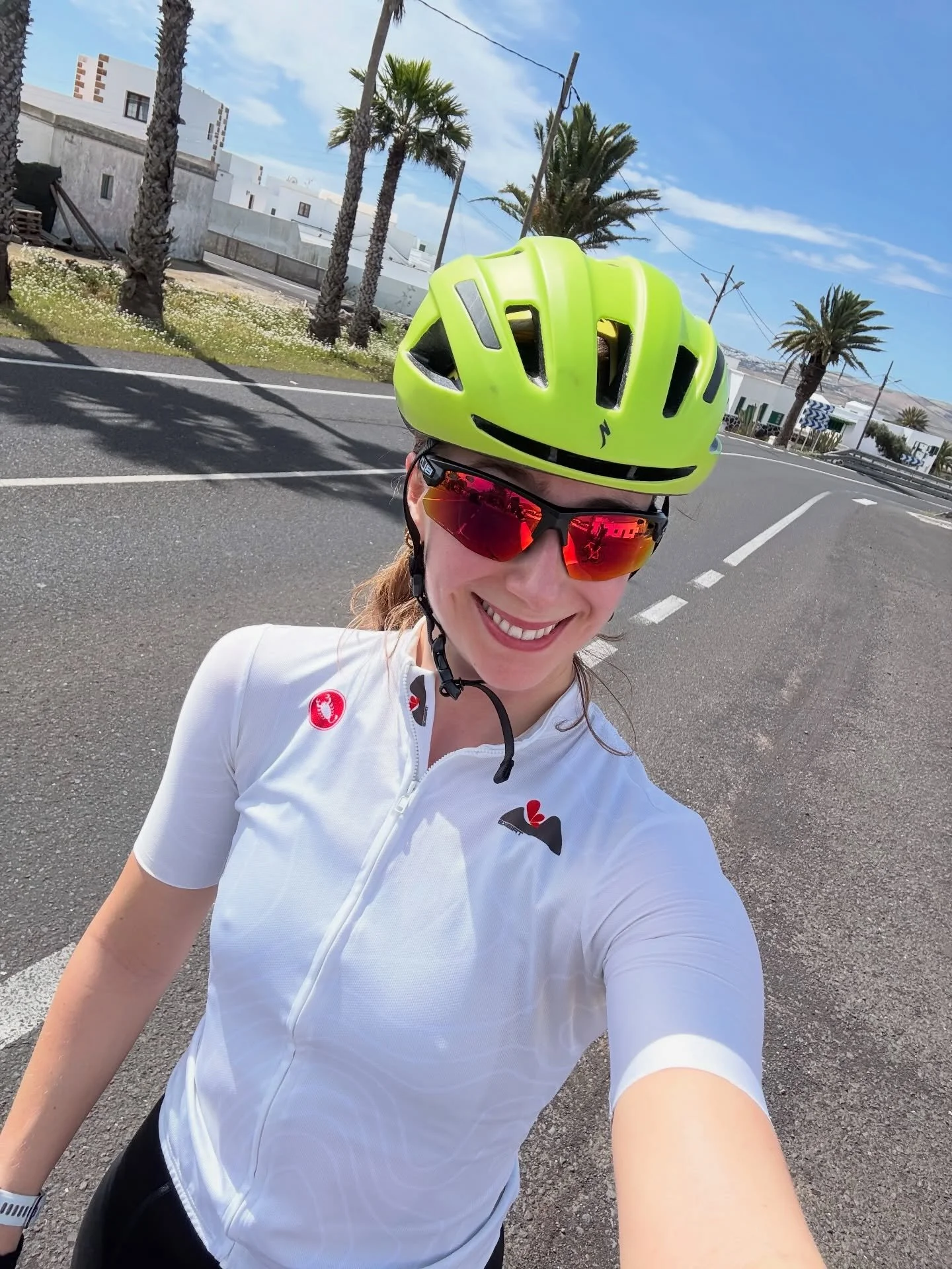 Physically at home, mentally back @clublasanta 🌞

#cycling #womeninsport #womensupportingwomen #triathlon #femaletriathlete