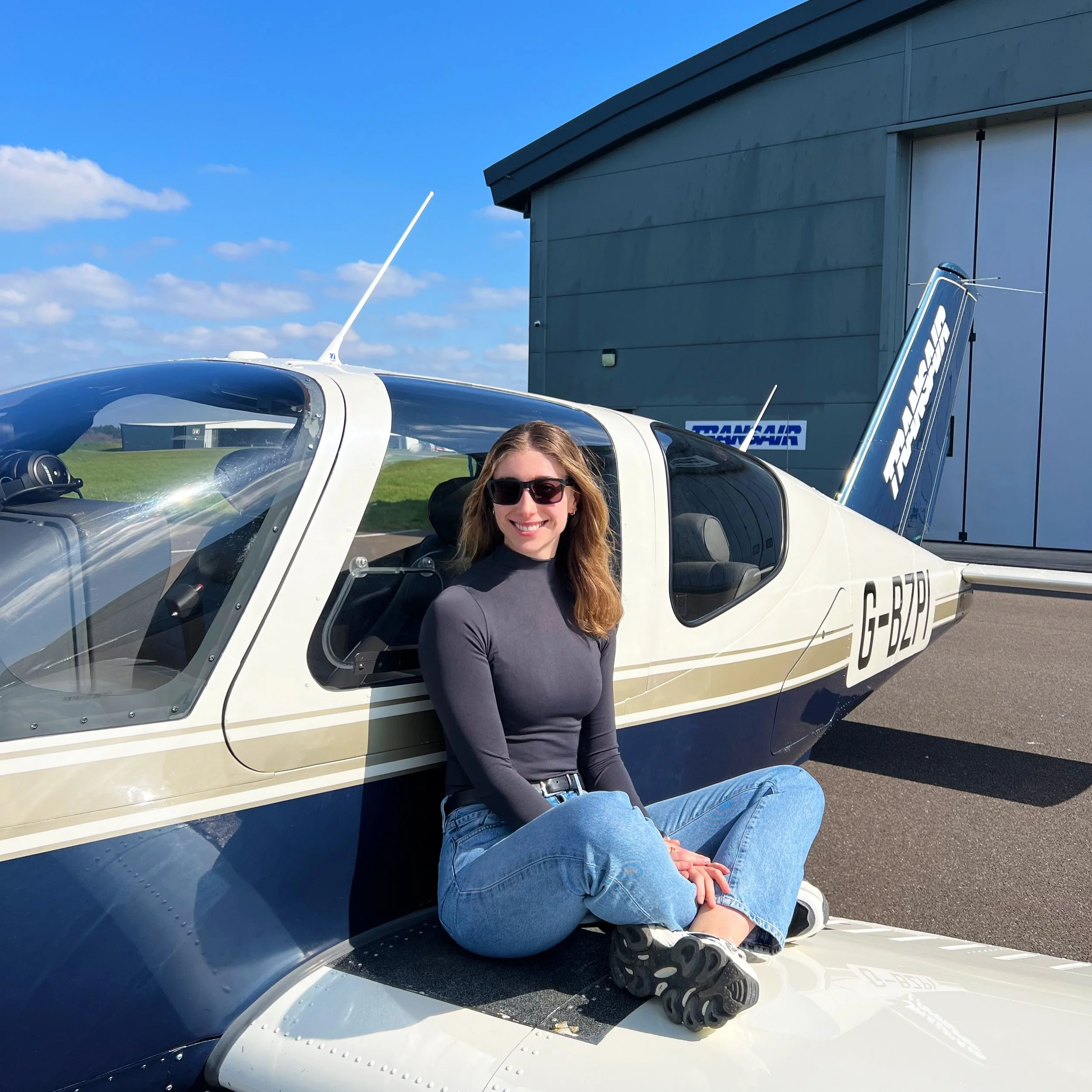 Throwback to a sunny day on the south coast ✈️

#aviation #pilot #aviationlife #pilotgirl #beapilot