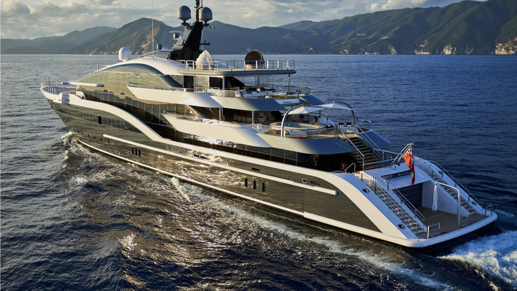 For Sale: M/Y Luna &mdash; Built by Oceanco ⚓️
A rare opportunity to own an Oceanco masterpiece. Luna combines iconic naval architecture with immaculate craftsmanship, offering expansive deck spaces, refined interiors and the privacy and performance 