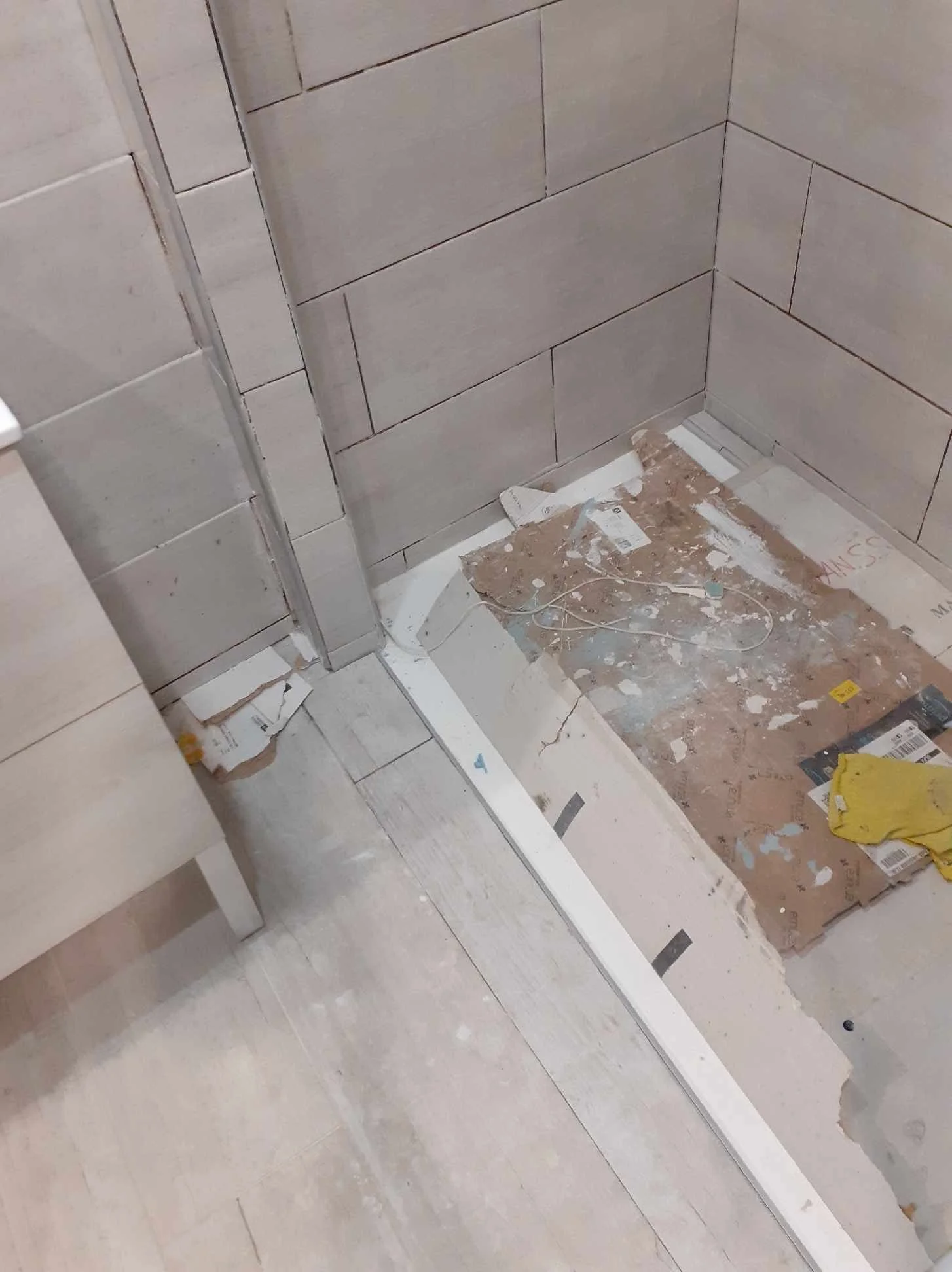 Chantier de plomberie à Lézignan-Corbières réalisé par Serge le Belge, artisan plombier (138).jpeg