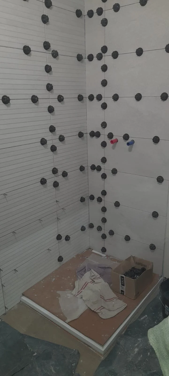 Chantier de plomberie à Lézignan-Corbières réalisé par Serge le Belge, artisan plombier 001.jpeg