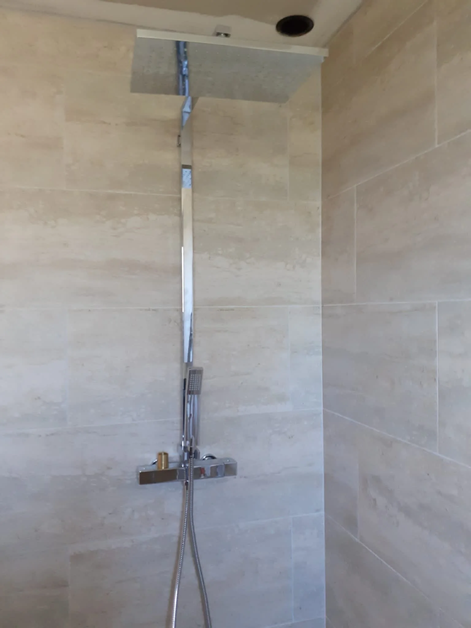 Chantier de plomberie à Lézignan-Corbières réalisé par Serge le Belge, artisan plombier (147).jpeg