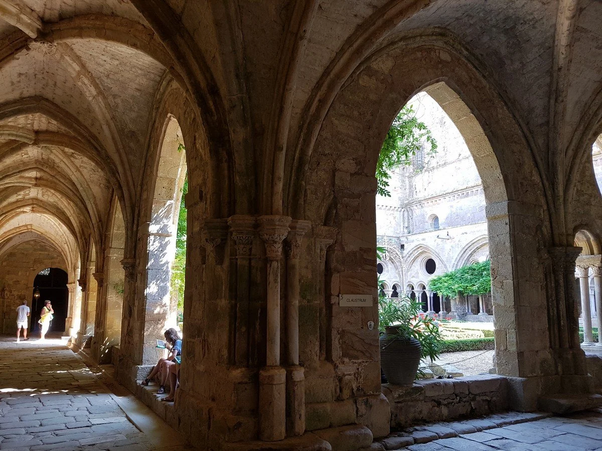 Abbaye-de-Fontfroide-serge-le-belge-chambres-dhotes.jpg
