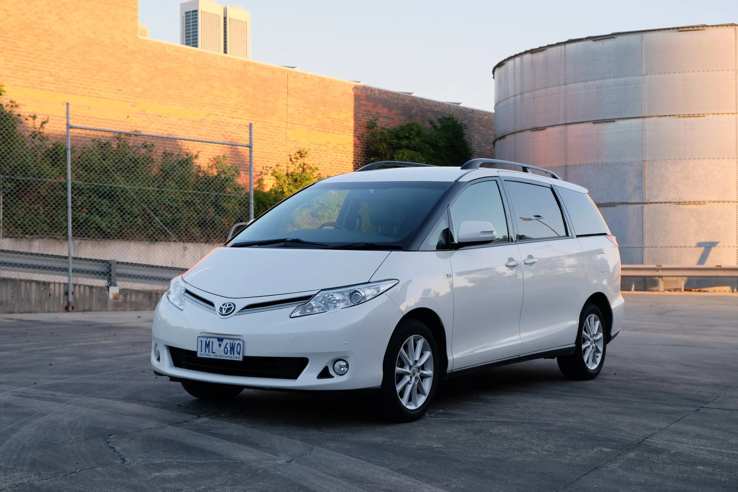 2017 TOYOTA TARAGO ULTIMA V6 GSR50R MY16