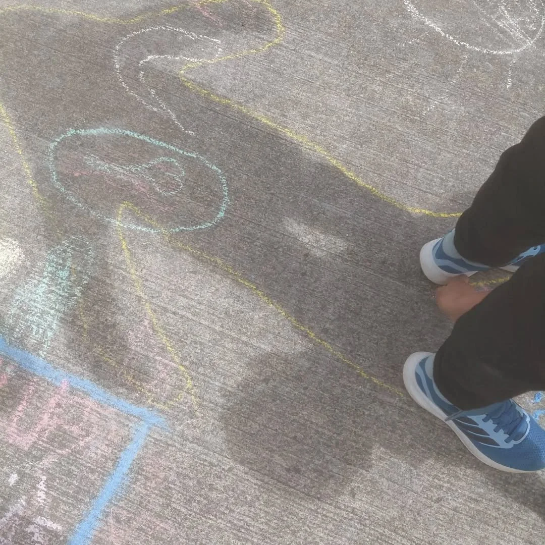 Grace's class learning about light through the lense of what opaque and transparent mean. Lot's of fun drawing their friend's shadows last week. ☀️