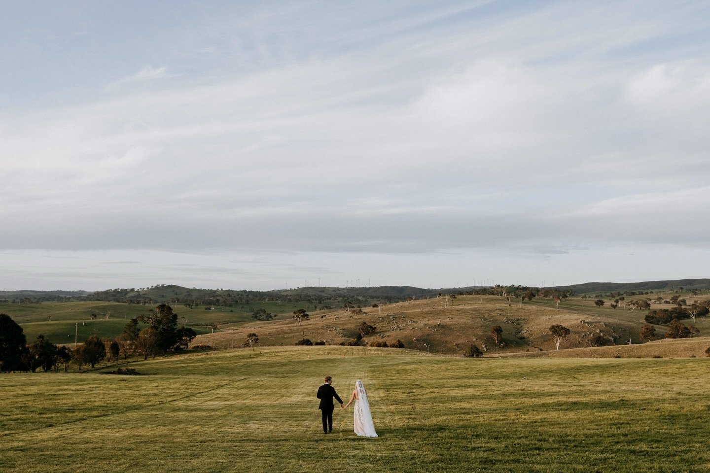 Filtered light, wide open paddocks, and a quiet moment just for two.

@theoldcoachstables, the landscape does half the work for you. Endless rolling hills, big skies, and space to wander off together after the ceremony.

Country weddings done right.
