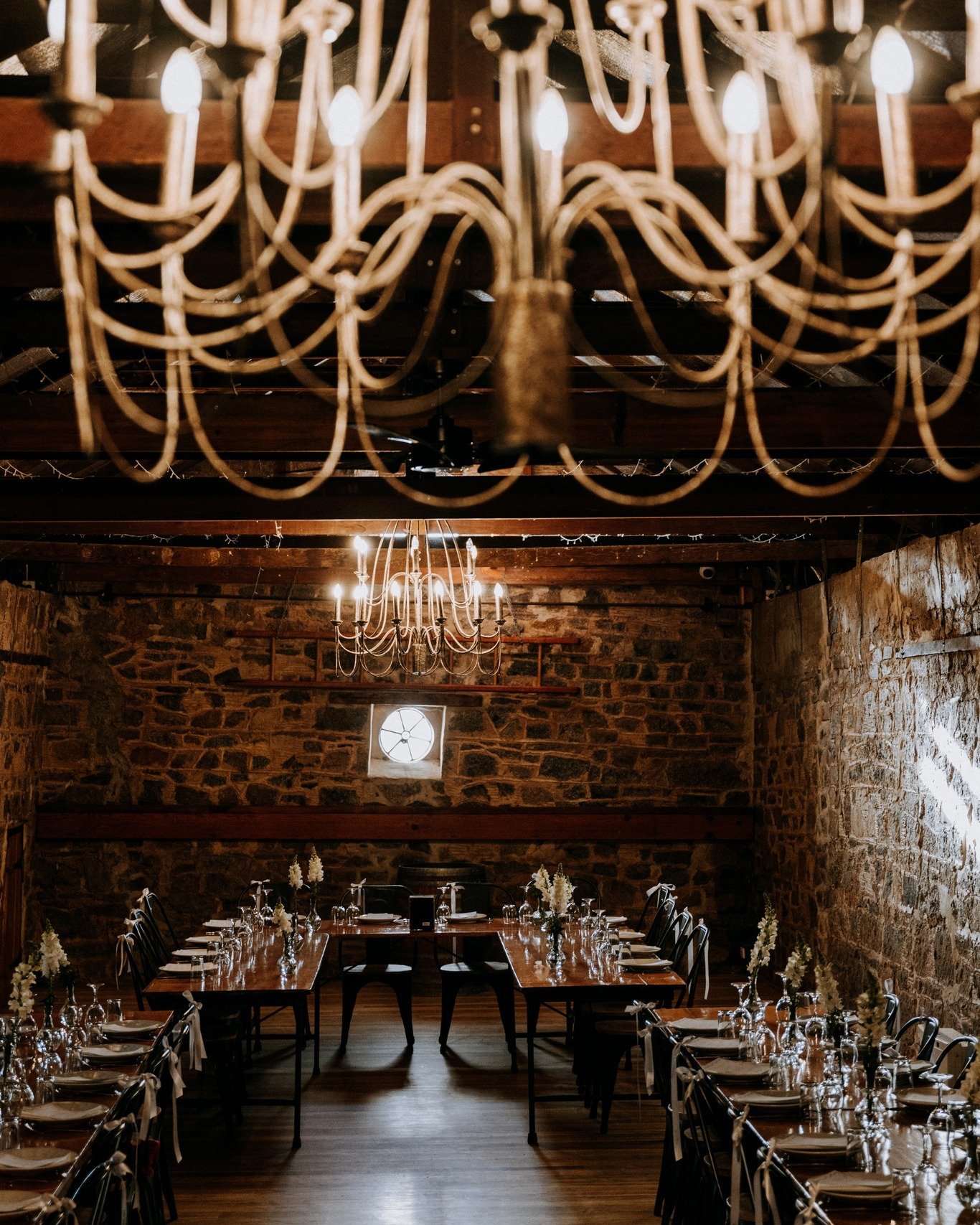 Winter weddings at The Old Coach Stables. Long tables, warm light and a space that feels effortless. Just add good food, good wine and everyone you love to make it unforgettable.

📸 @neilholephotography

#events #gunning #visitupperlachlanshire #can
