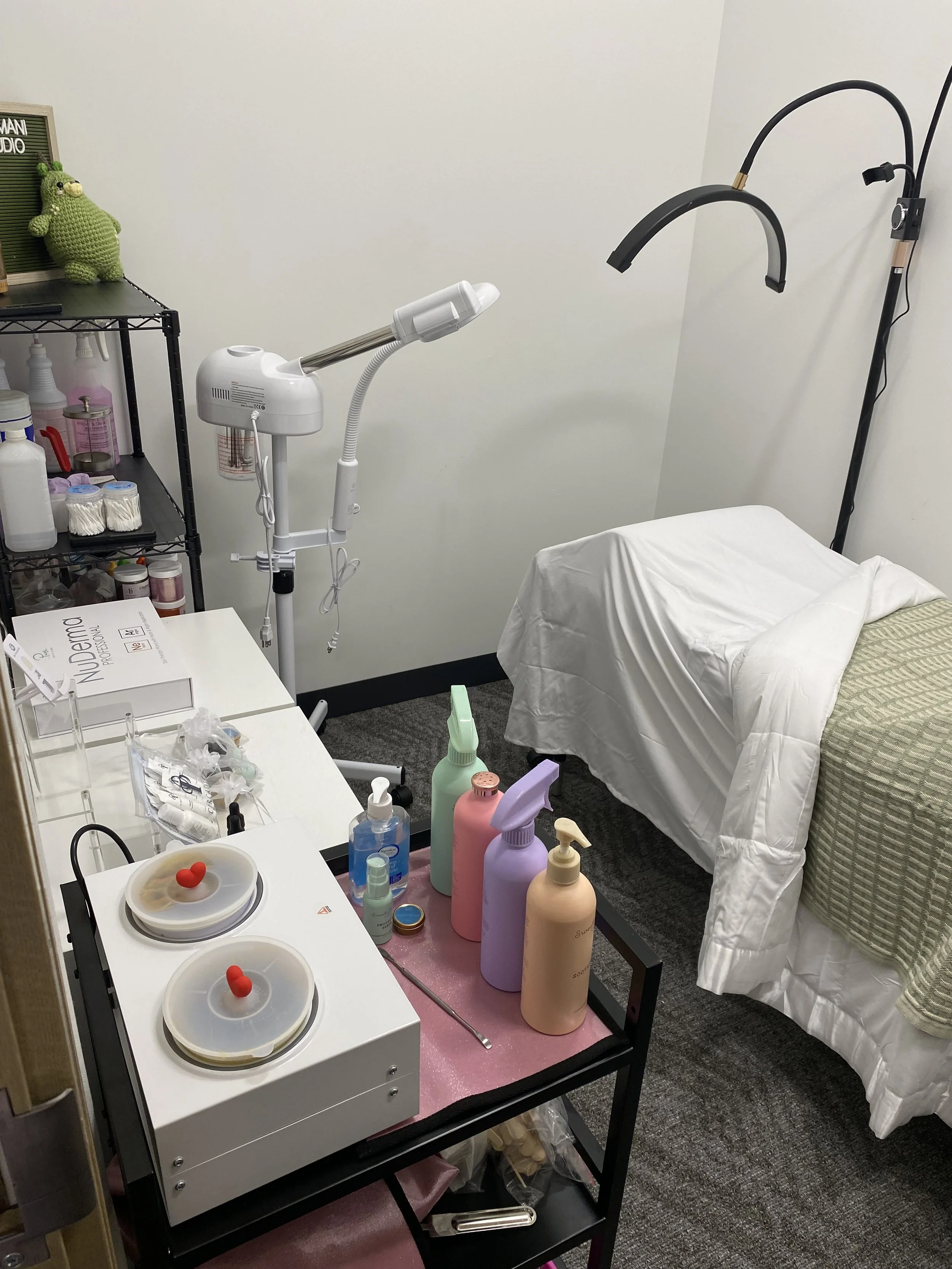 picture of a service room, with waxing cart and spa bed