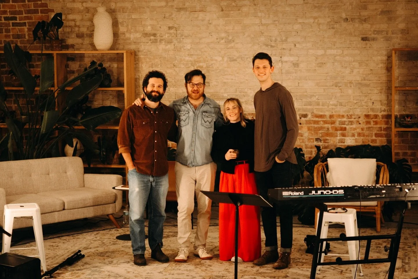 If you were there then you know the Echo Room was really something special. Every showcase night, we look forward to seeing new faces in the crowd (new faces = new friends [and new friends are one of our favorite things]). 

We are grateful for artis