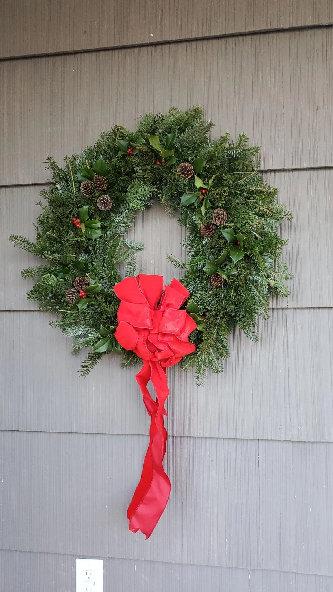 Wendy Ln xmas wreath 2025.jpeg