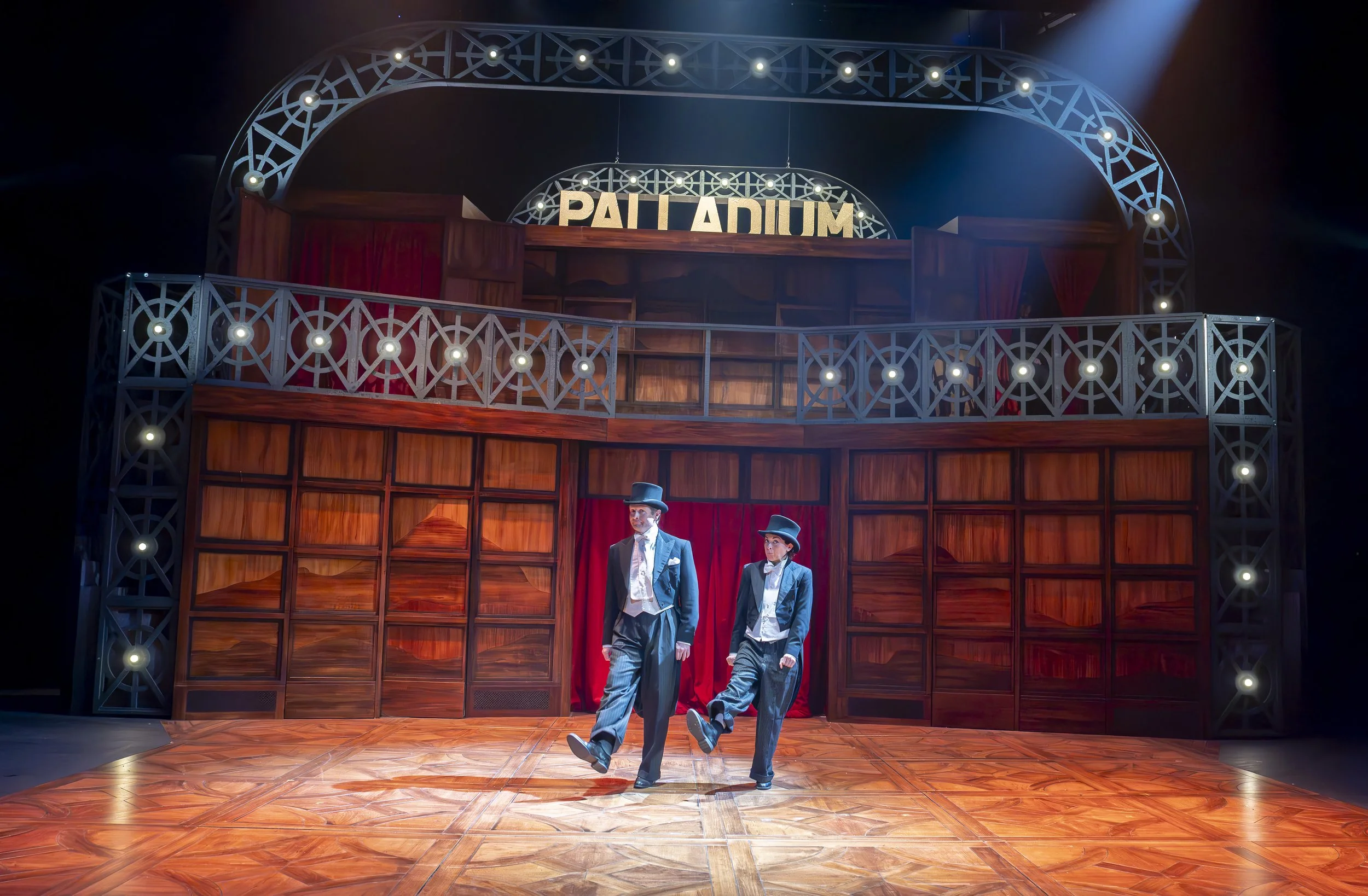 Dani Bird, Phil Yarrow_The39Steps_Photography by Alastair Muir1.jpg