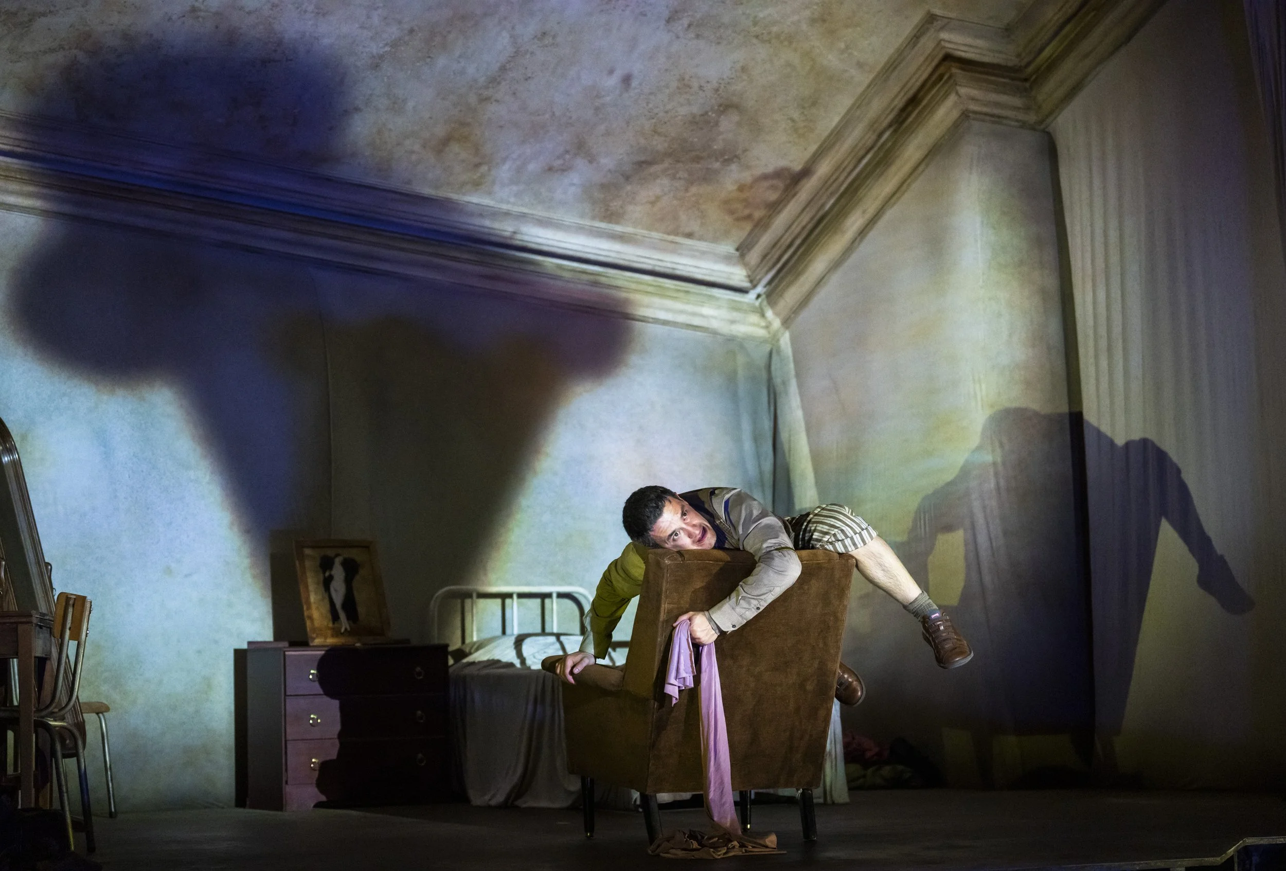 Metamorphosis-2825 - Frantic Assembly - photo credit Tristram Kenton.jpg