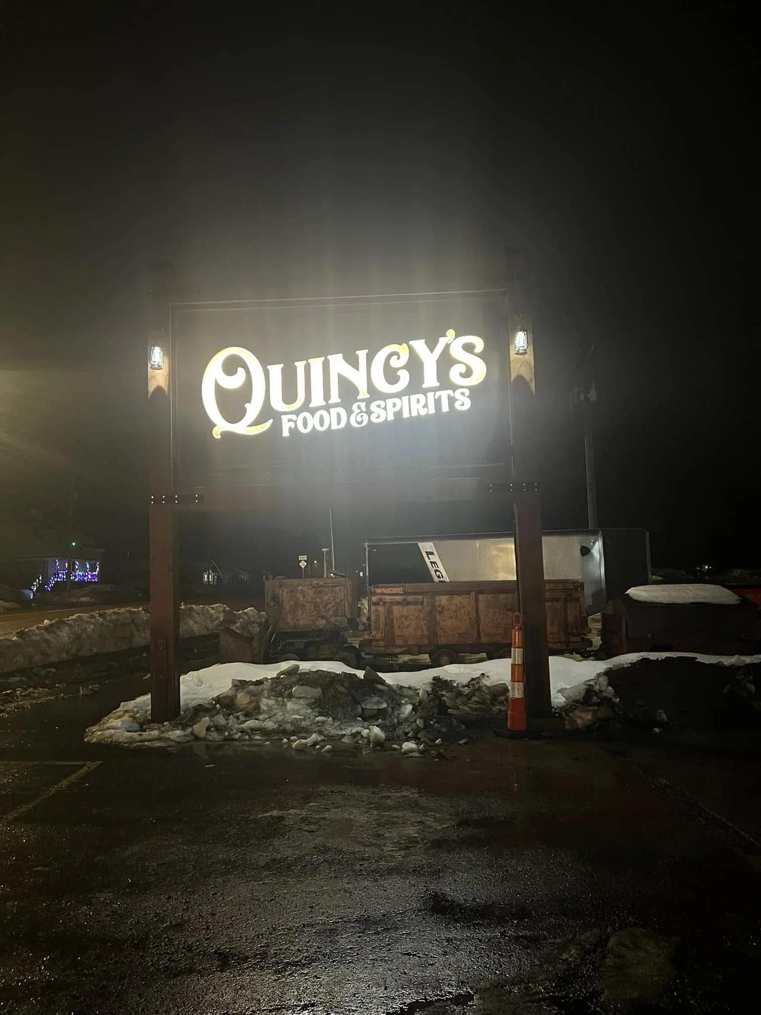 quincys2.jpg