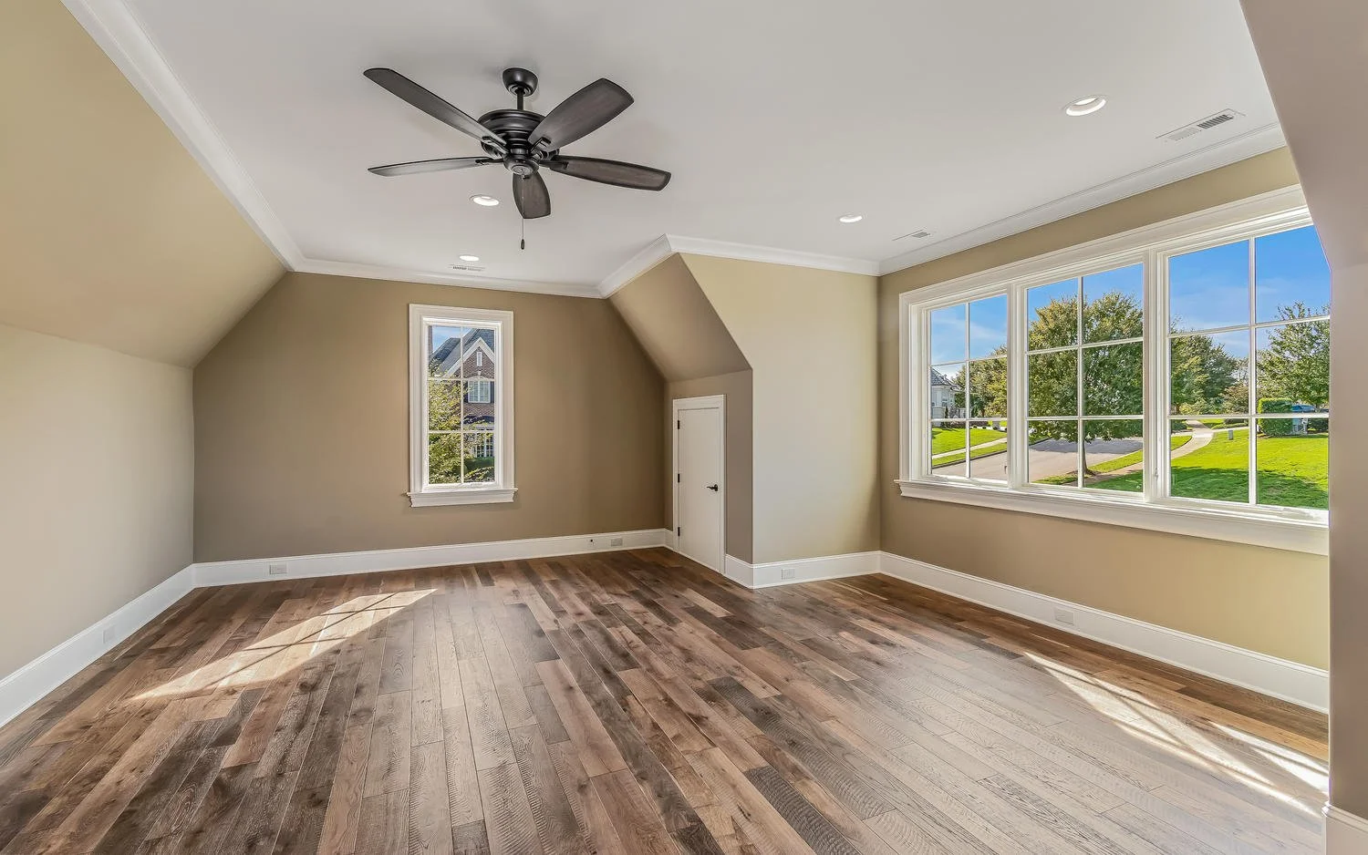 12755 Highwick Cir Knoxville-large-034-41-Upstairs Bedroom-1500x938-72dpi.jpg