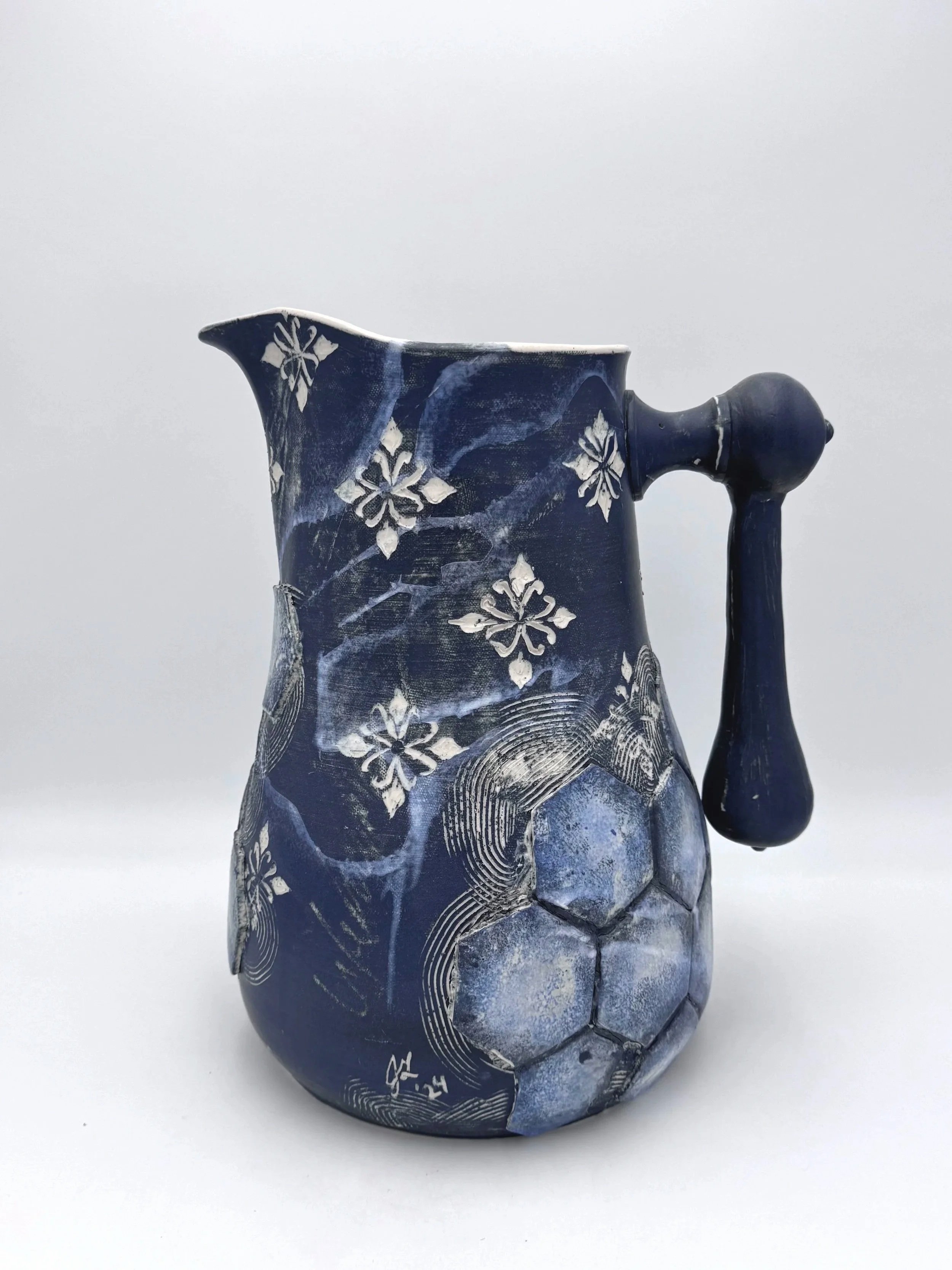  Untitled , 2024, 
Ceramic & glaze, 
9" x 9" x 14" 