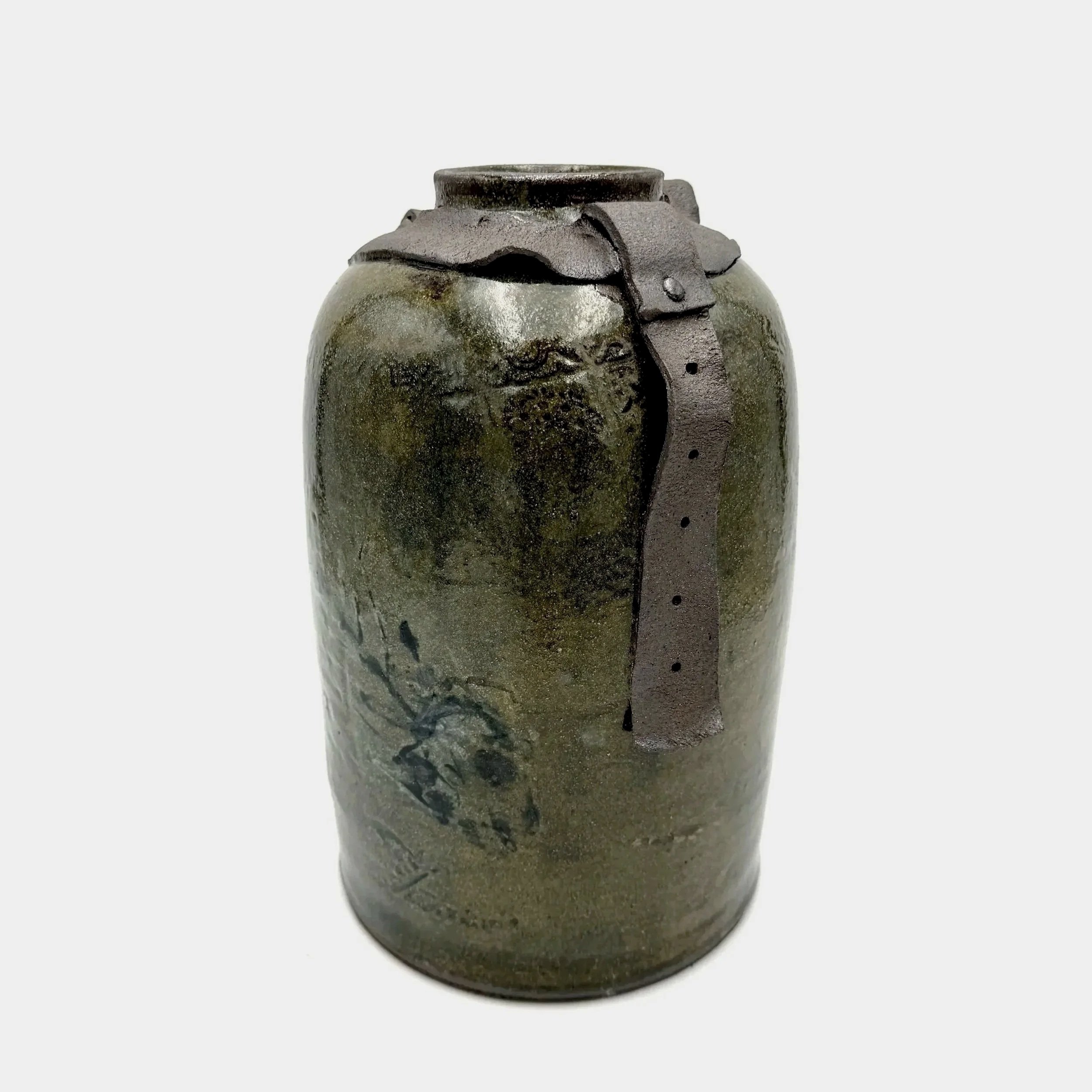  Avôs Vase , 2023, 
Ceramic & Glaze, 
6.5" x 6.5" x 12"
