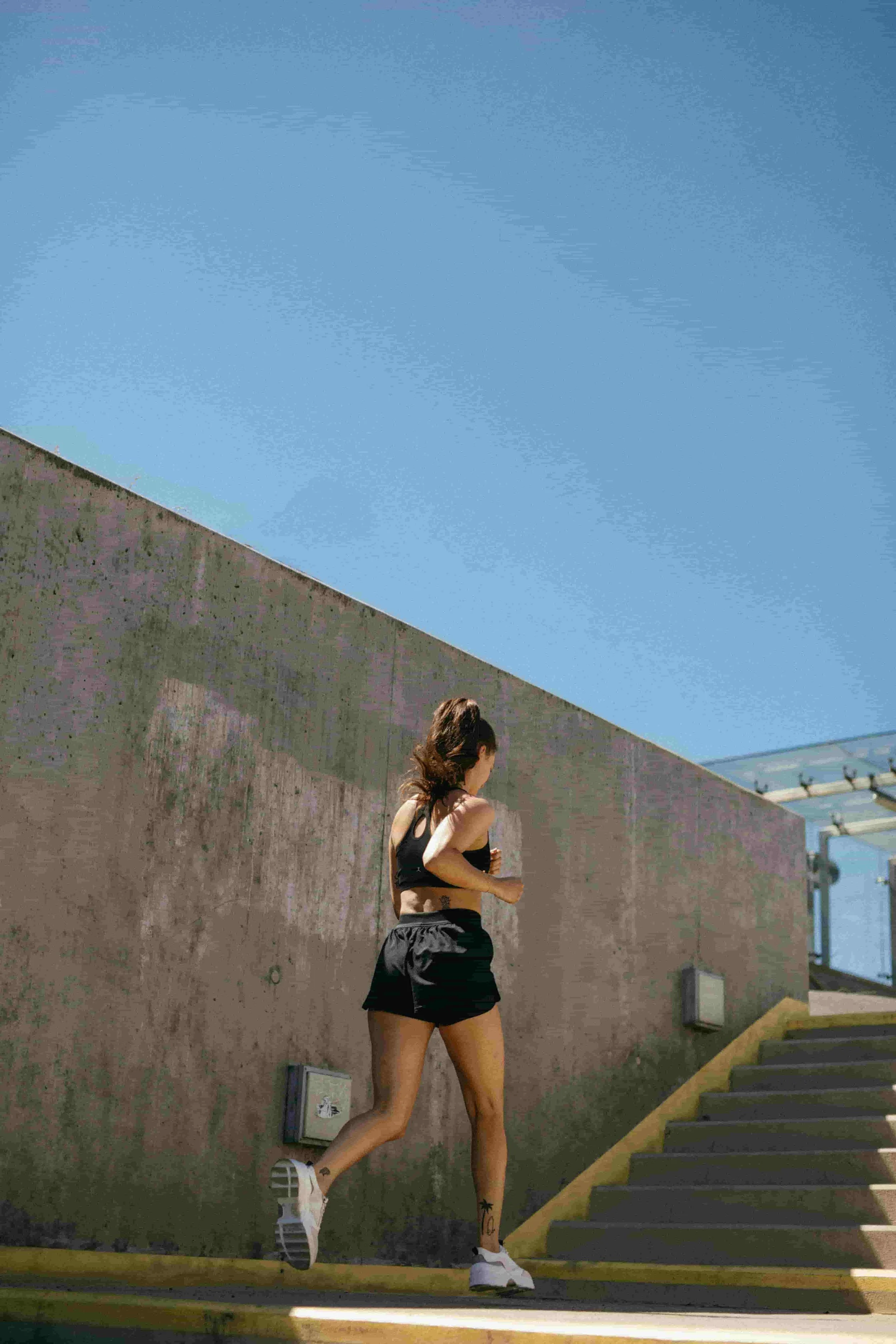 woman running and learning to run easy as a way to stop being a perfectionist in running