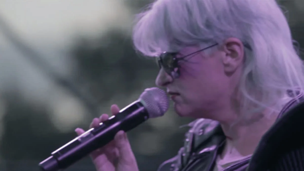 Peaches Performs "Private Dancer" In Moscow