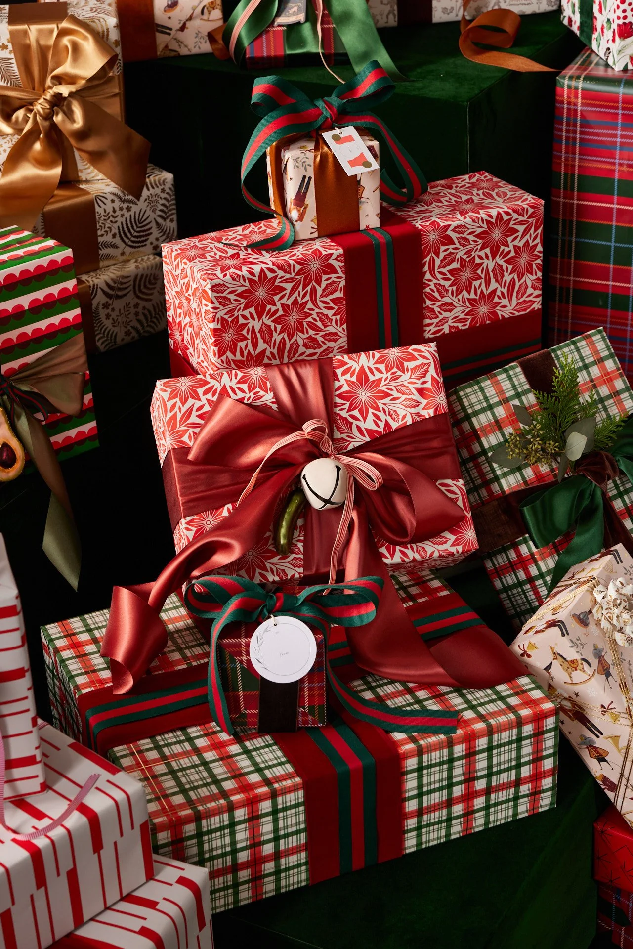 FY25_Q4_HOL_HOLIDAY_GIFTING_LARGE_GROUP_VERTICAL_DETAIL4.jpg