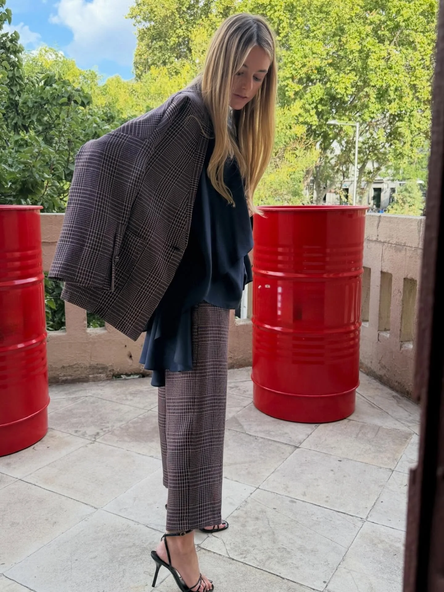 Este traje nos inspira fluidez, elegancia y comodidad: vestirnos sinti&eacute;ndonos bien no es sin&oacute;nimo de encorsetarnos, ni de ir inc&oacute;moda. En Moti seleccionamos los tejidos y dise&ntilde;amos para ir c&oacute;modas desde la ma&ntilde