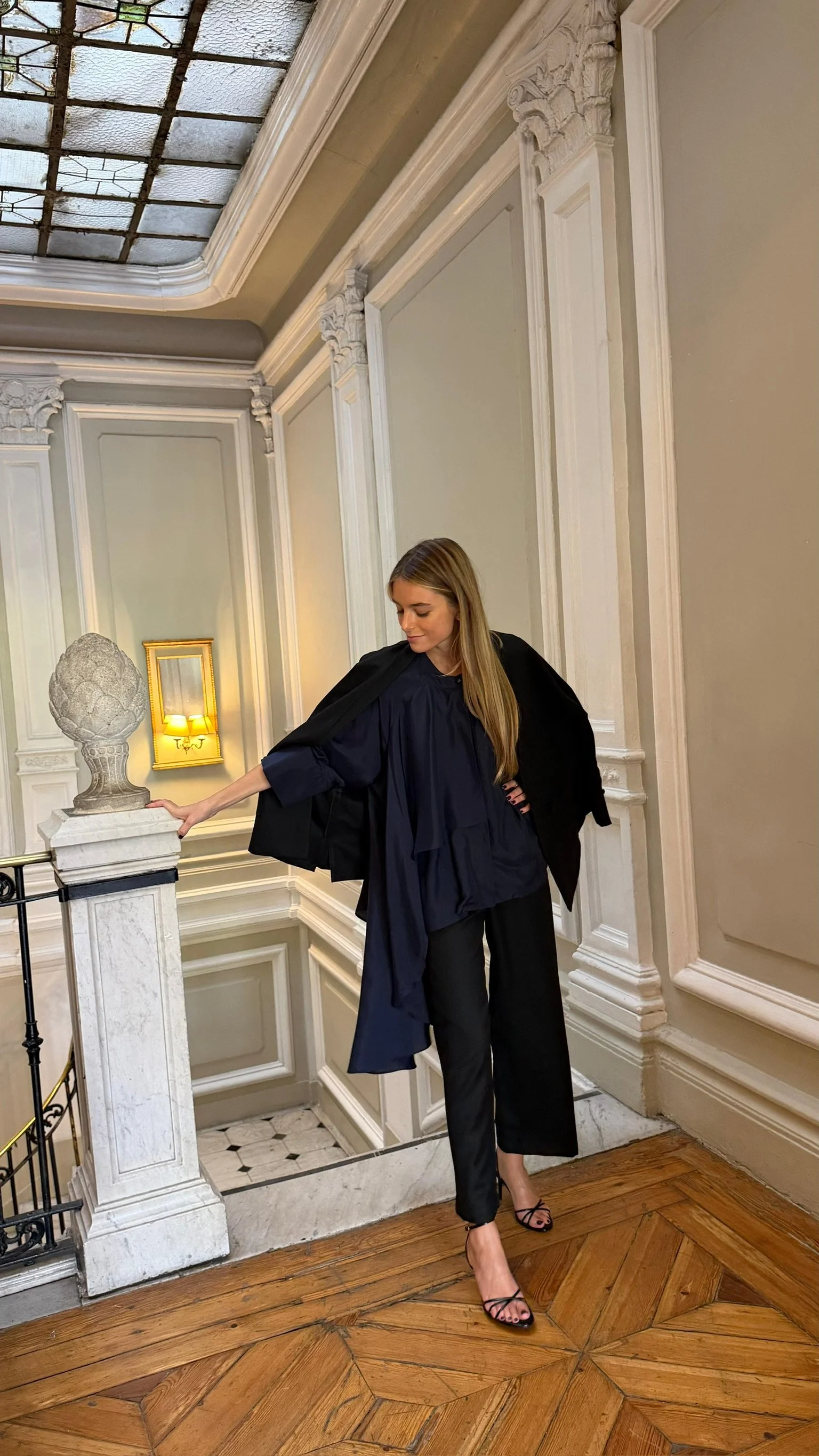 Blusa asimétrica 100% seda azul marino