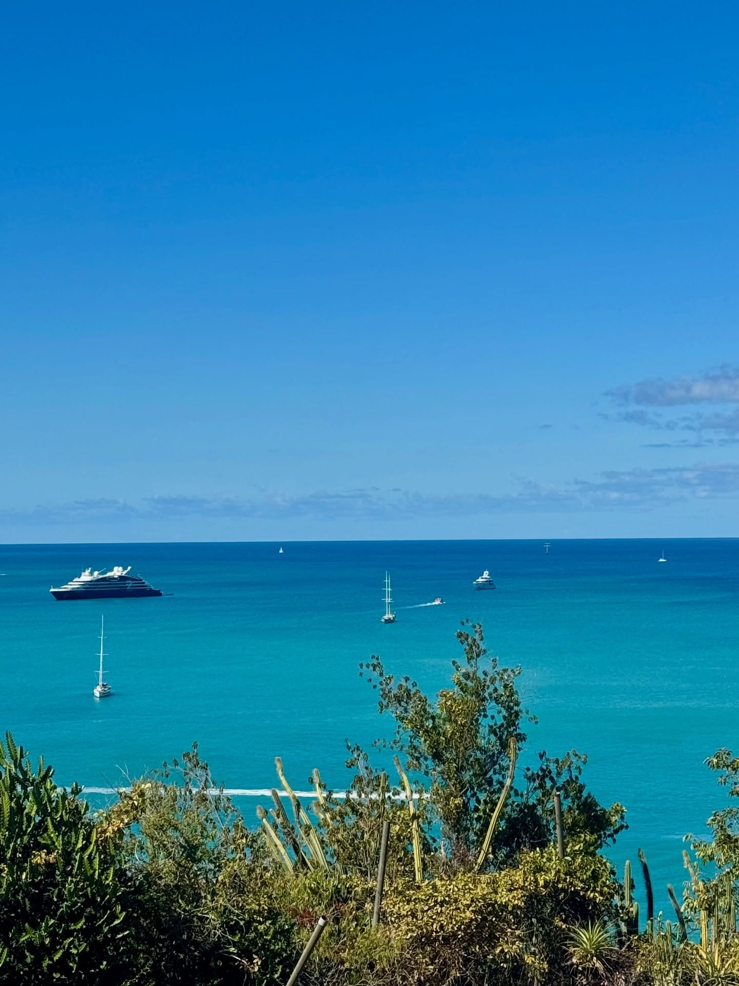 Shadows of blue in #stmartin