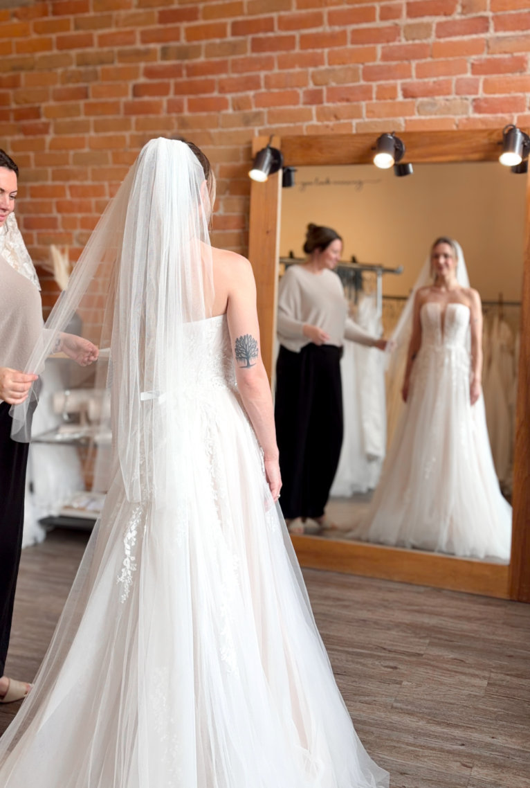 When Is the Right Time to Shop for Your Wedding Dress?