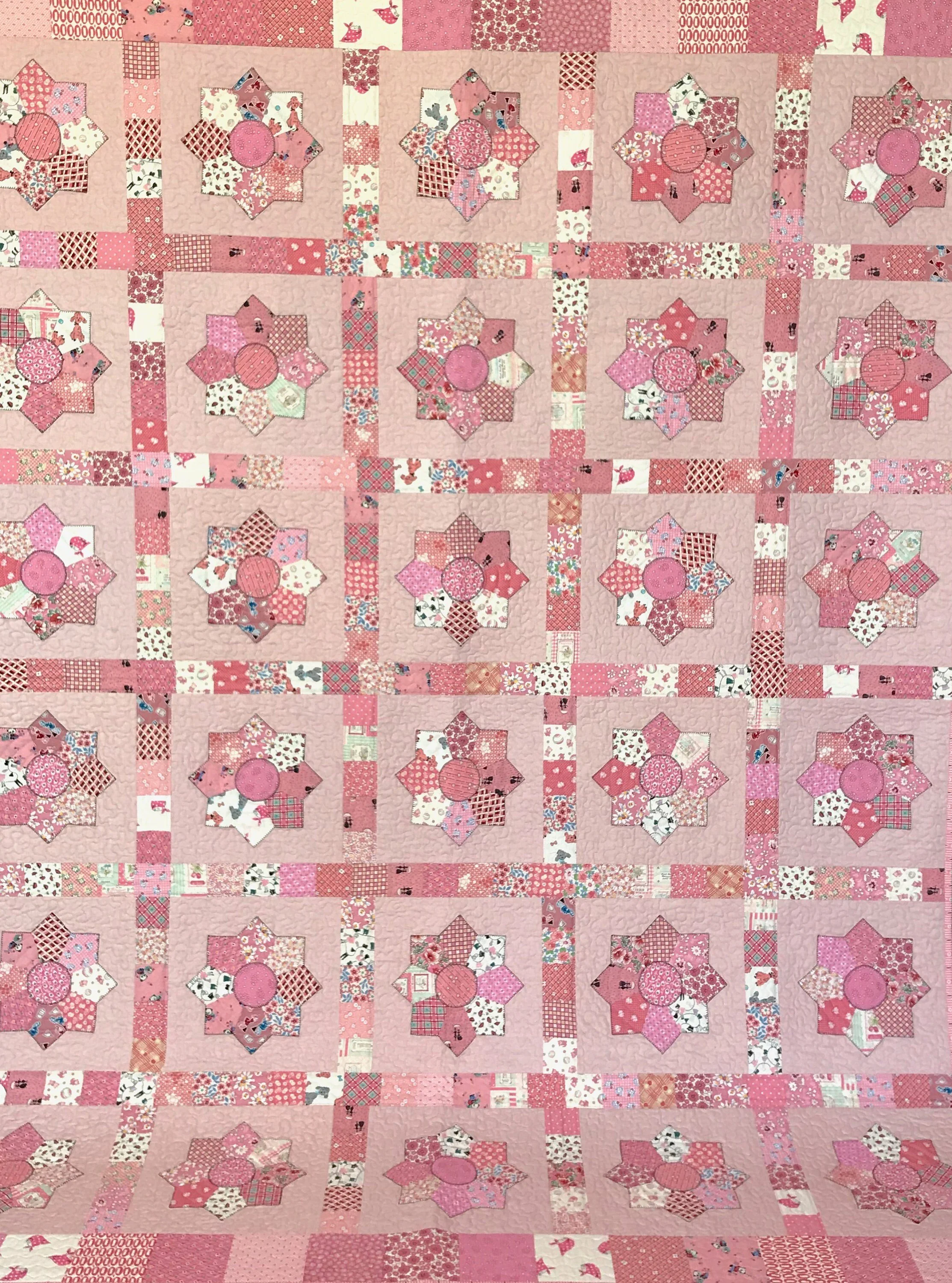 Twin size Dresden plate quilt in pink reproduction Feedsack fabrics