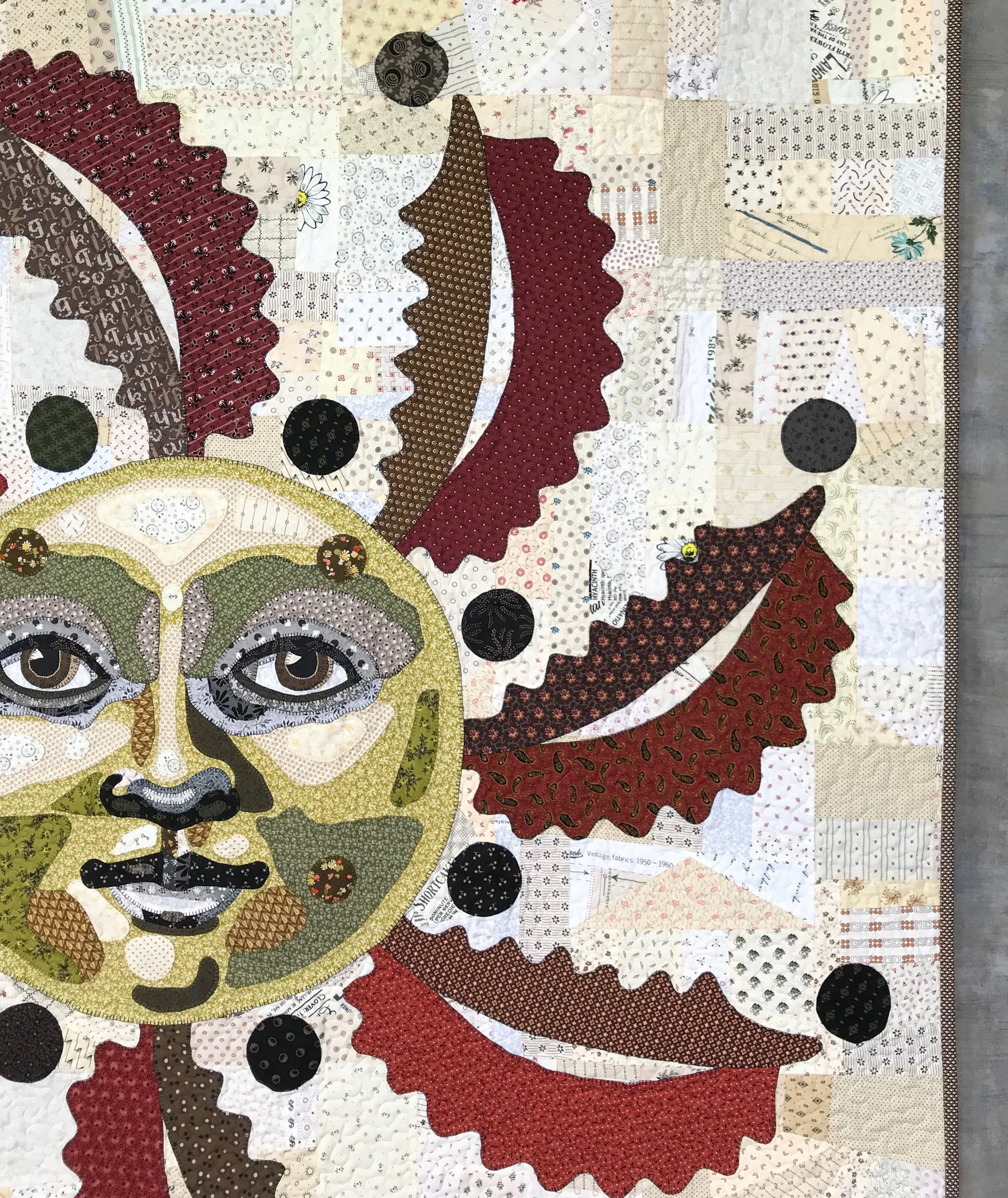 applique quilt with a sun image and red rays