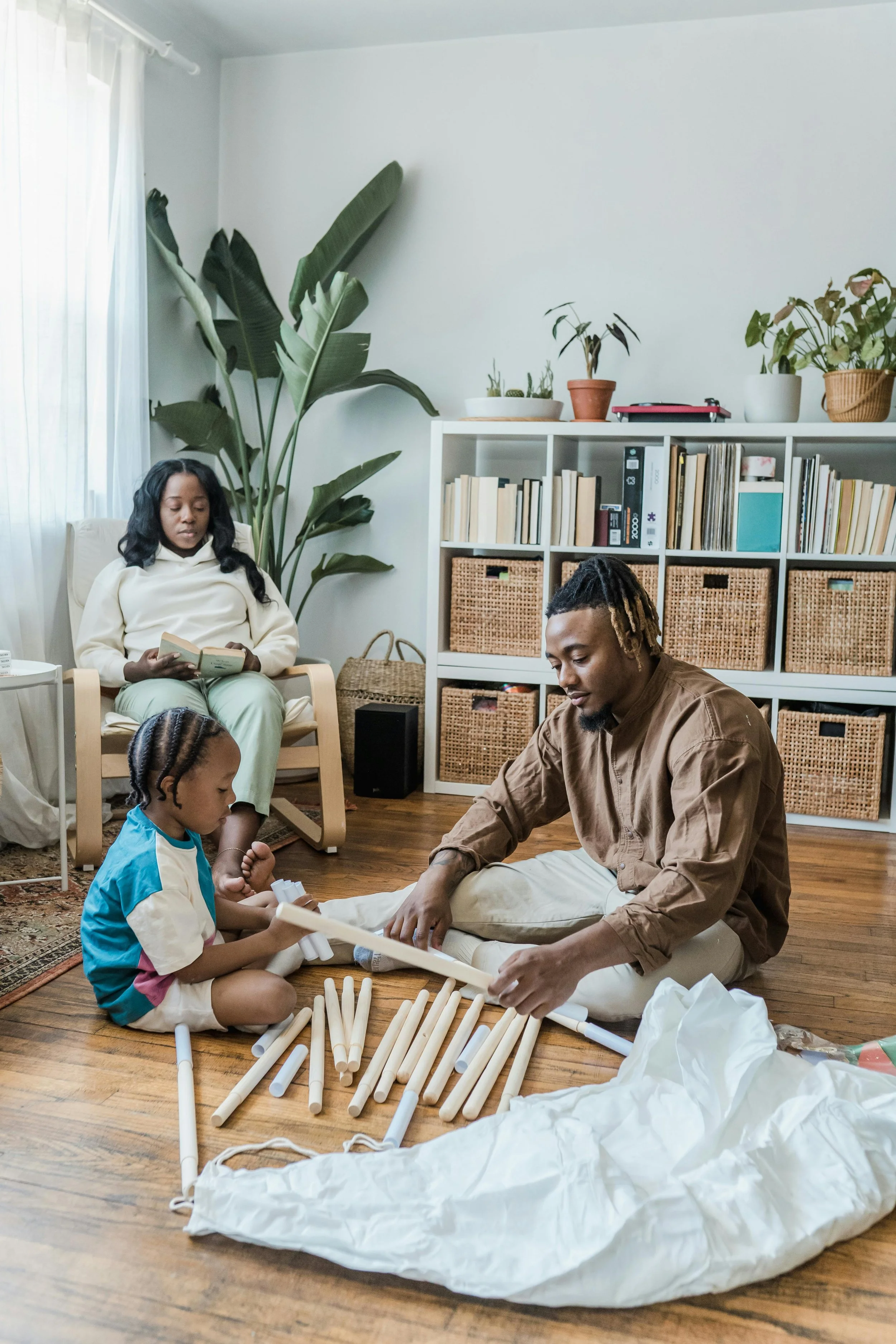 parents bonding with children