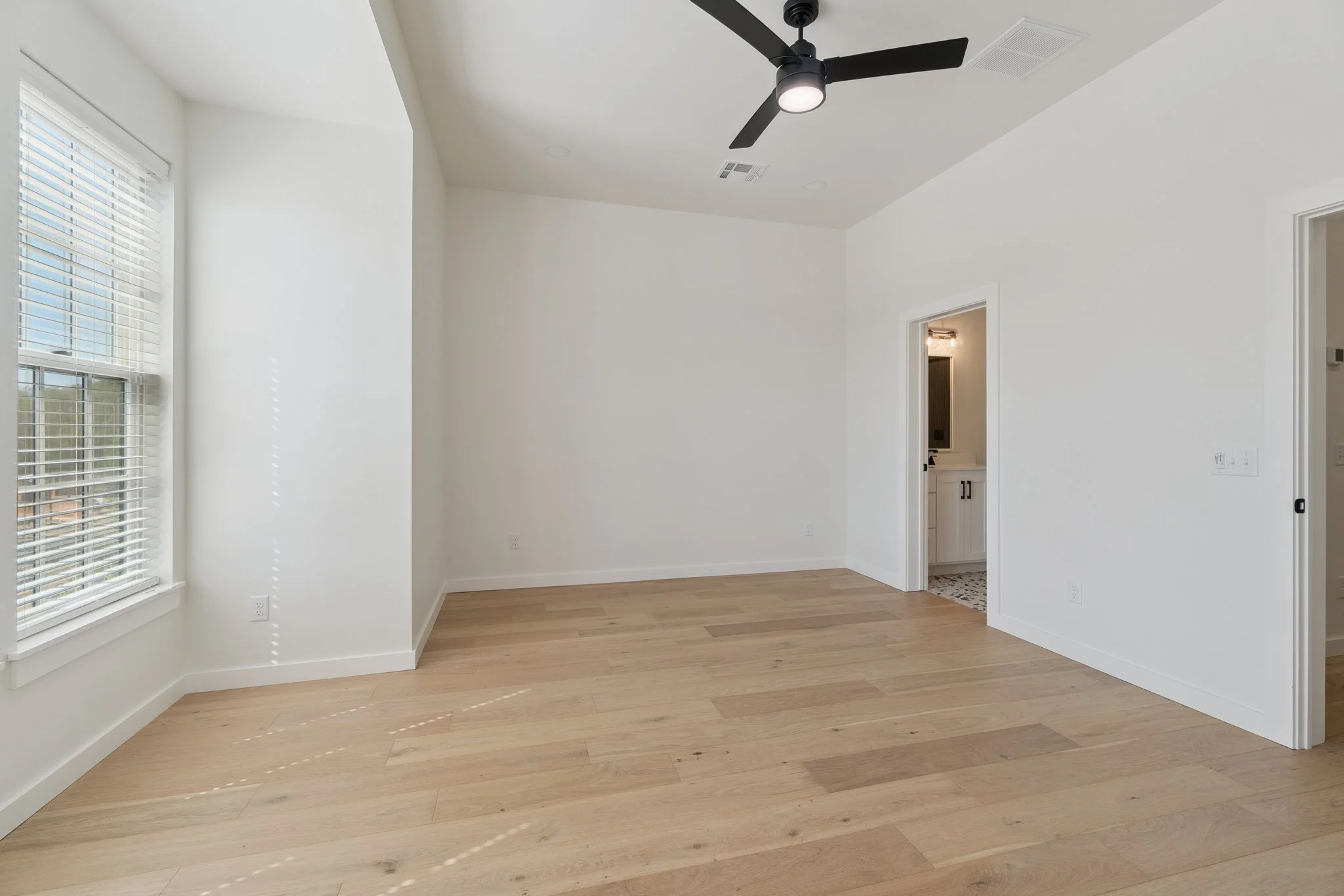 25-web-or-mls-18829 Selah Wy_024.jpg