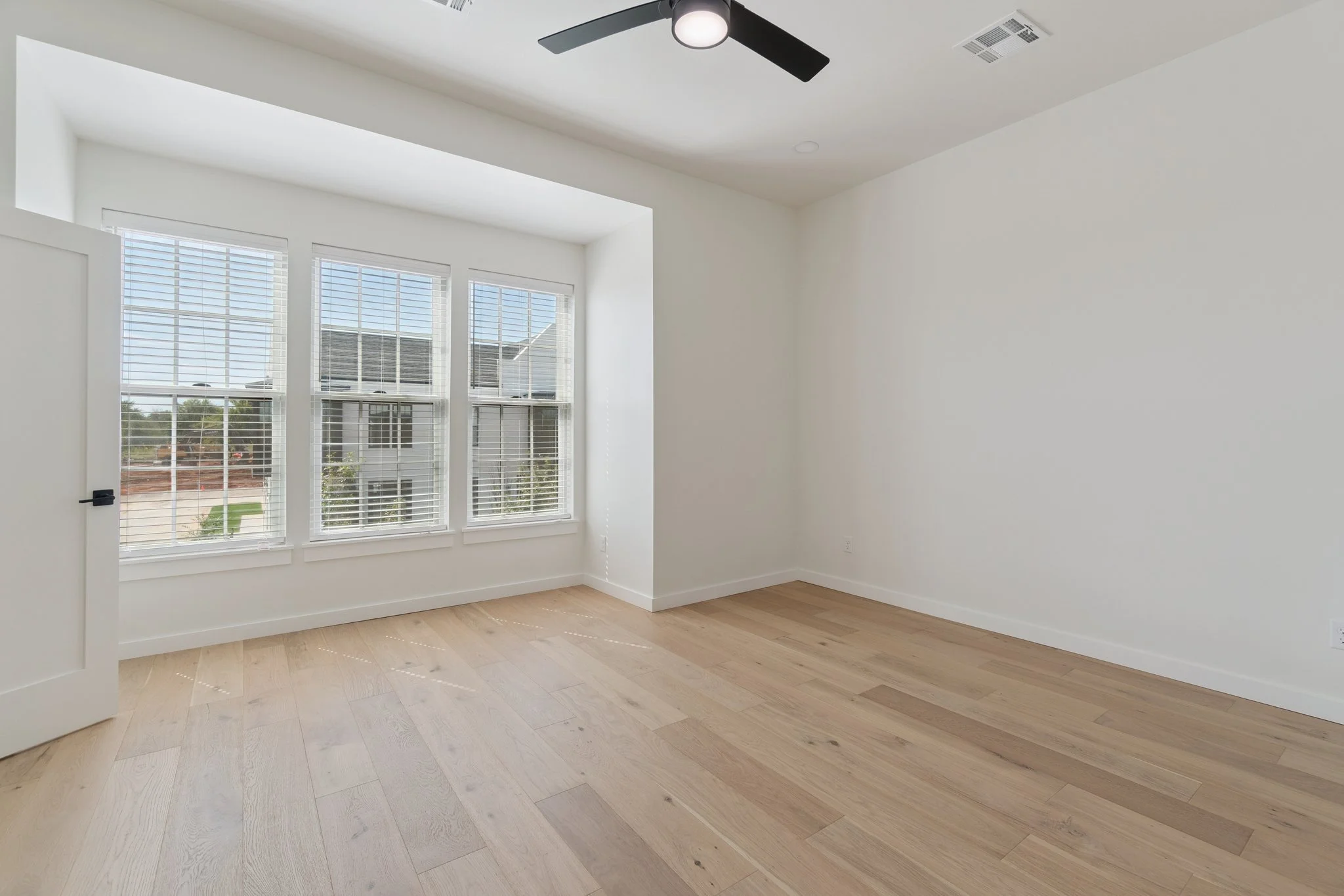 24-web-or-mls-18829 Selah Wy_023.jpg