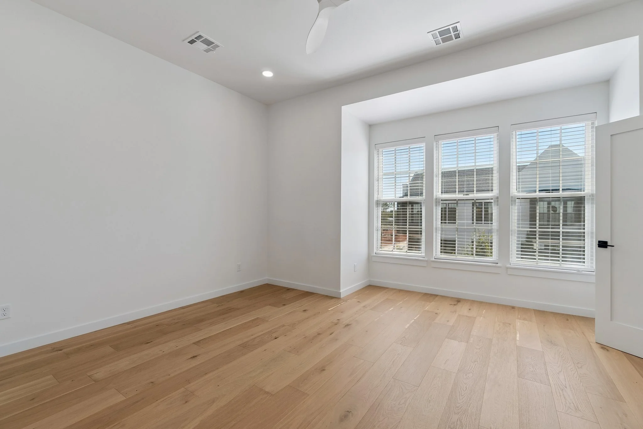 21-web-or-mls-18821 Selah Wy_021.jpg