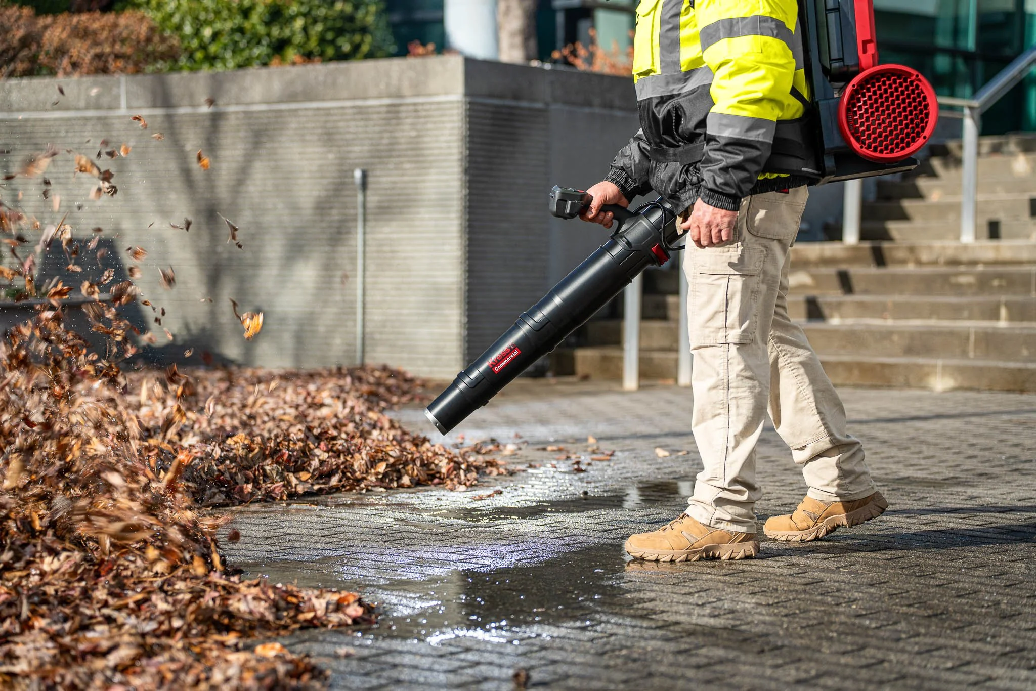 KR-KC501-BackpackBlower-WetLeaves-Med-2959_REV02.jpg