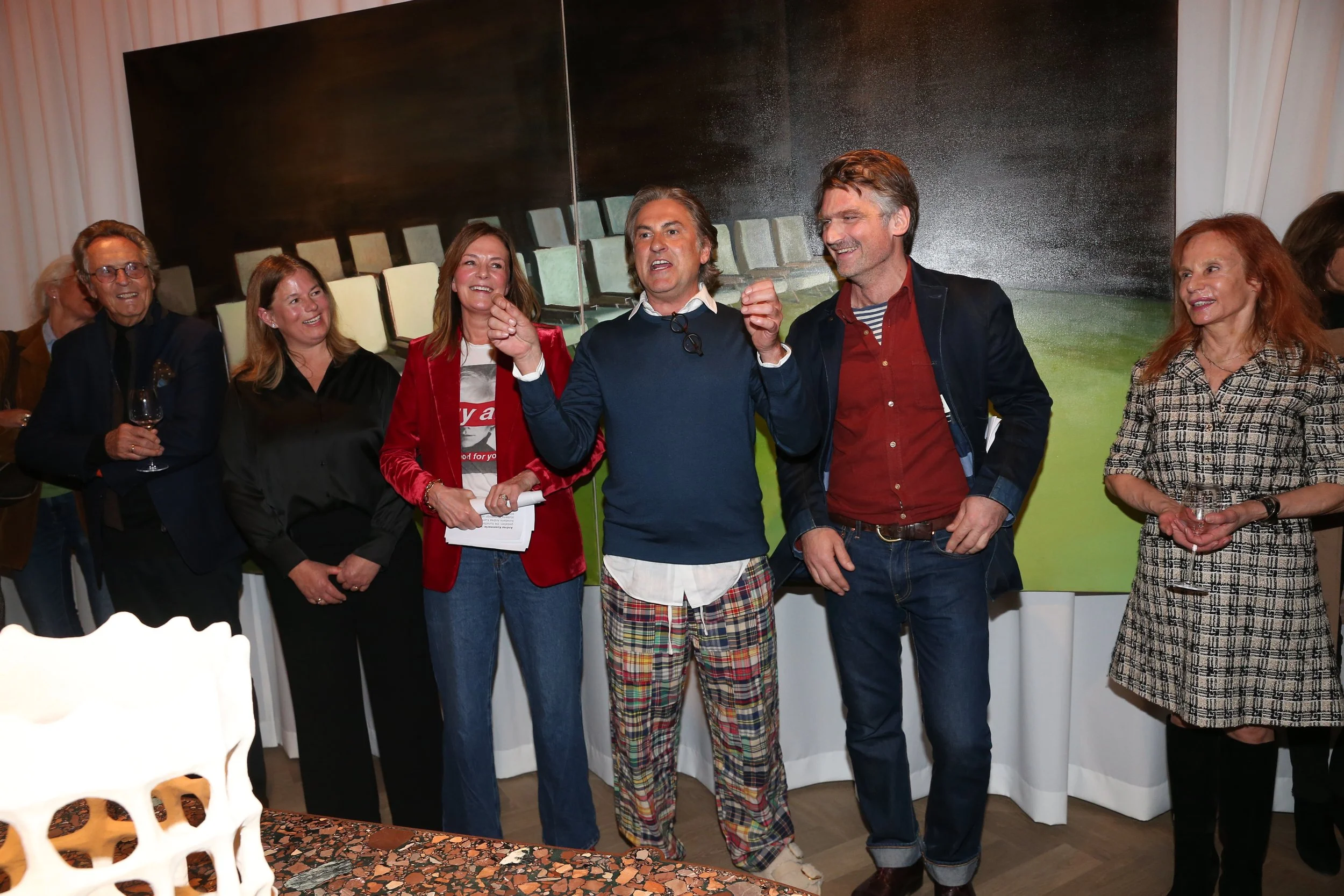 Andrea Kuemmerle, Kunsthistorikerin Mon Muellerschoen, Interior Designer Peter Buchberger, Felix Muhrhofer, Kunsthistorikerin Dr. Eva Kacher - 3. Ausstellung "Conversation Pieces" ©gettyimages / Gisela Schober