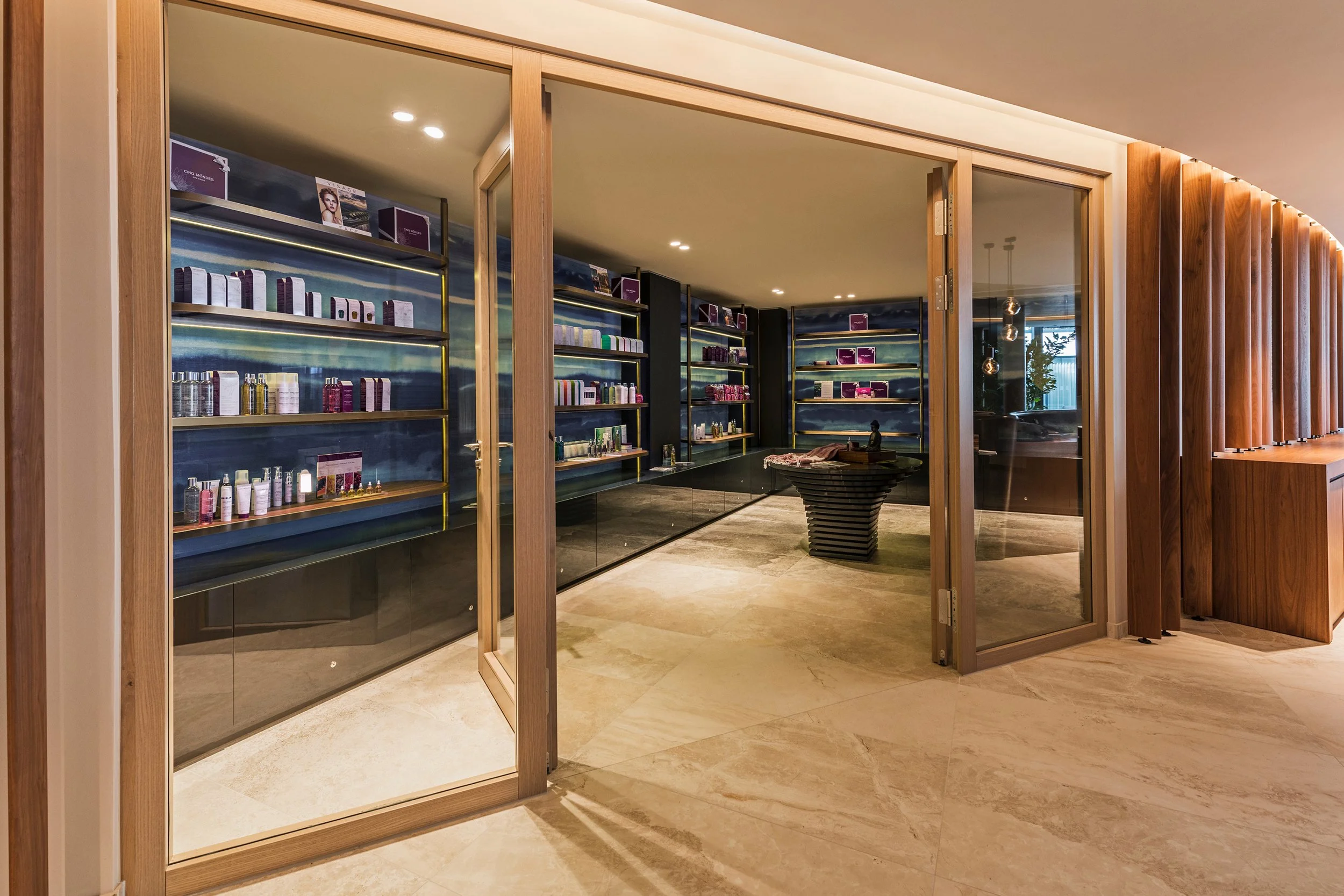 Querfomat_Bv. Hotel Infinity19.jpg