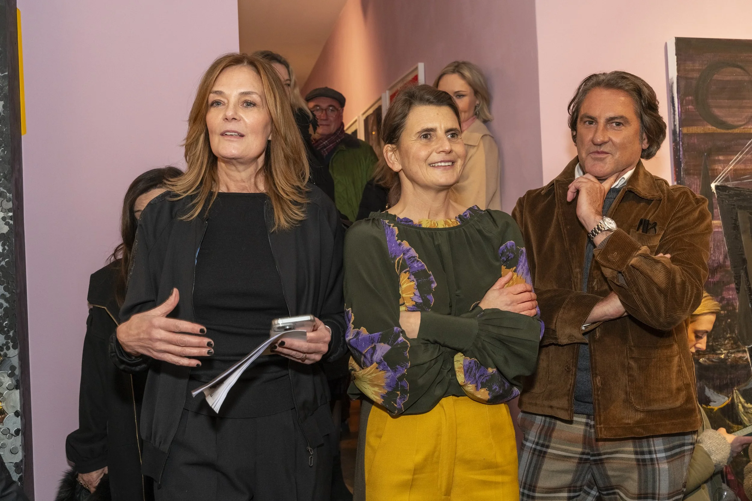 Kunsthistorikerin Mon Muellerschoen, Andrea von Goetz, Interior Designer Peter Buchberger ©Linus Muellerschoen