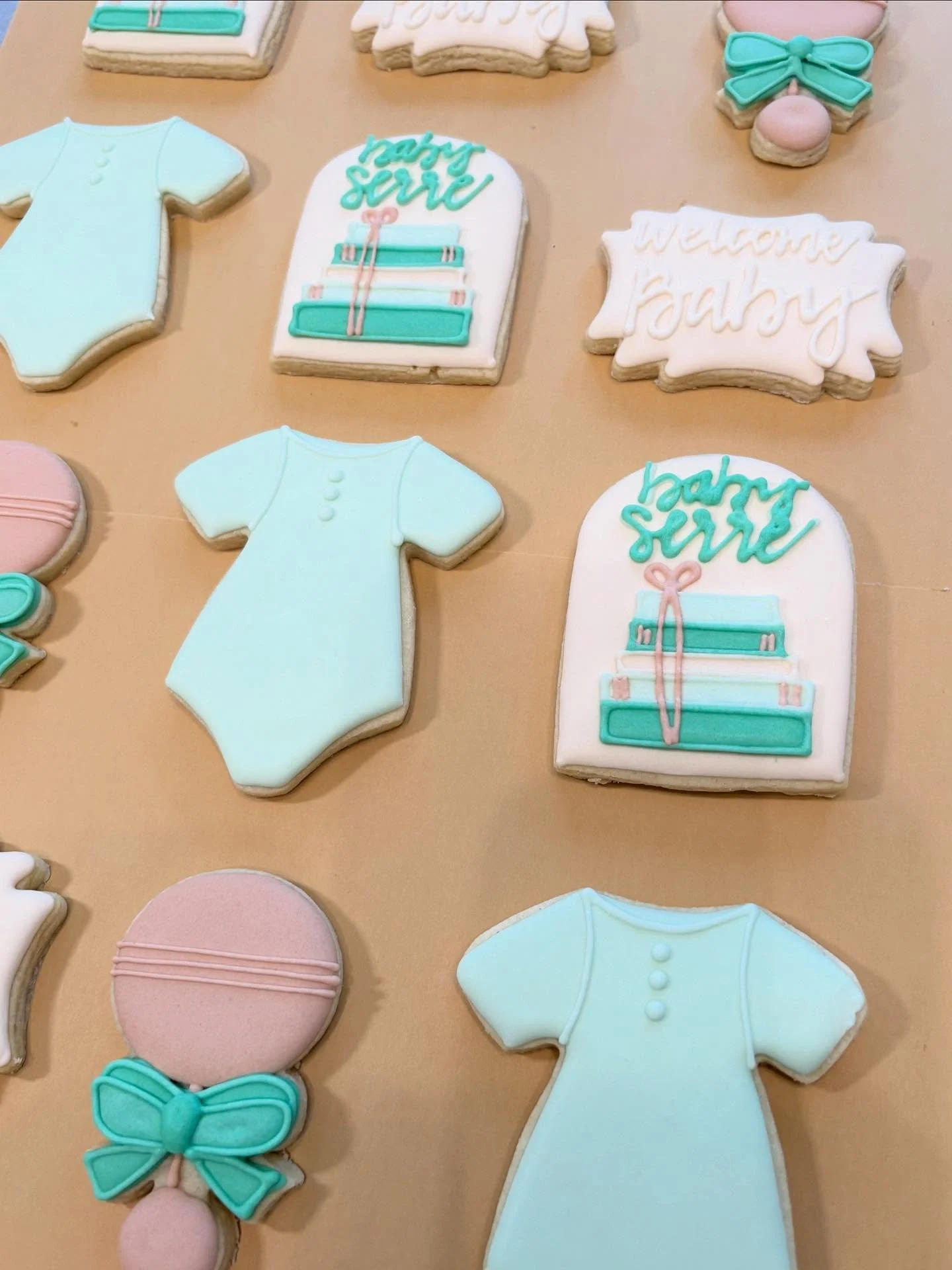 Book themed baby shower set!

#kendrascookiesmn #royalicingdecoratedcookies #mnbaker #babyshowercookies