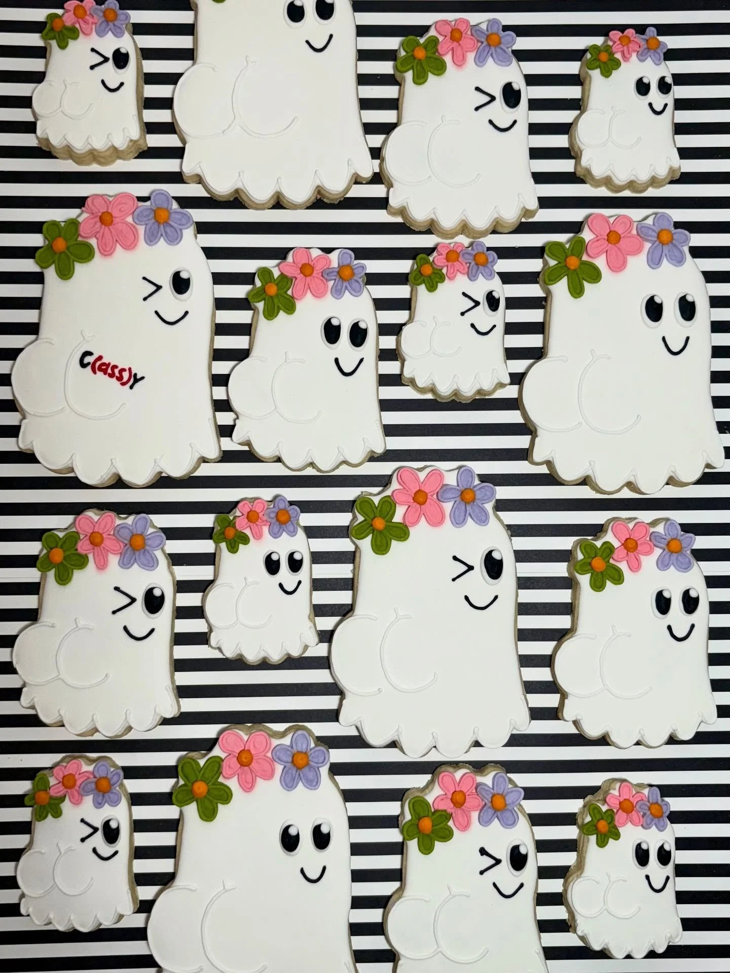 Booty ghosts to kick off the Halloween week! 👻🎃