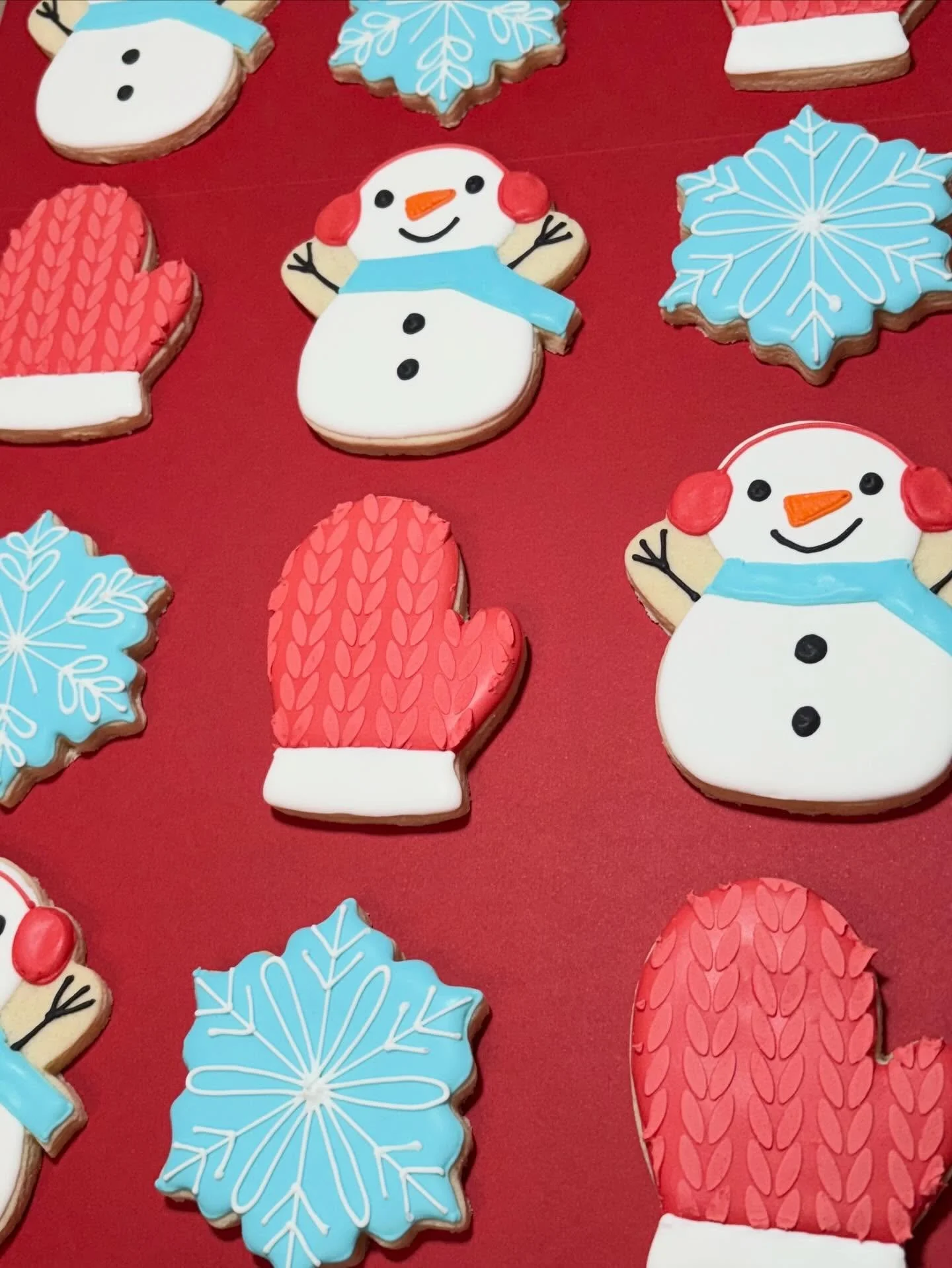 Let it Snow and let me start spamming everyone with Christmas cookie content! ❄️⛄️