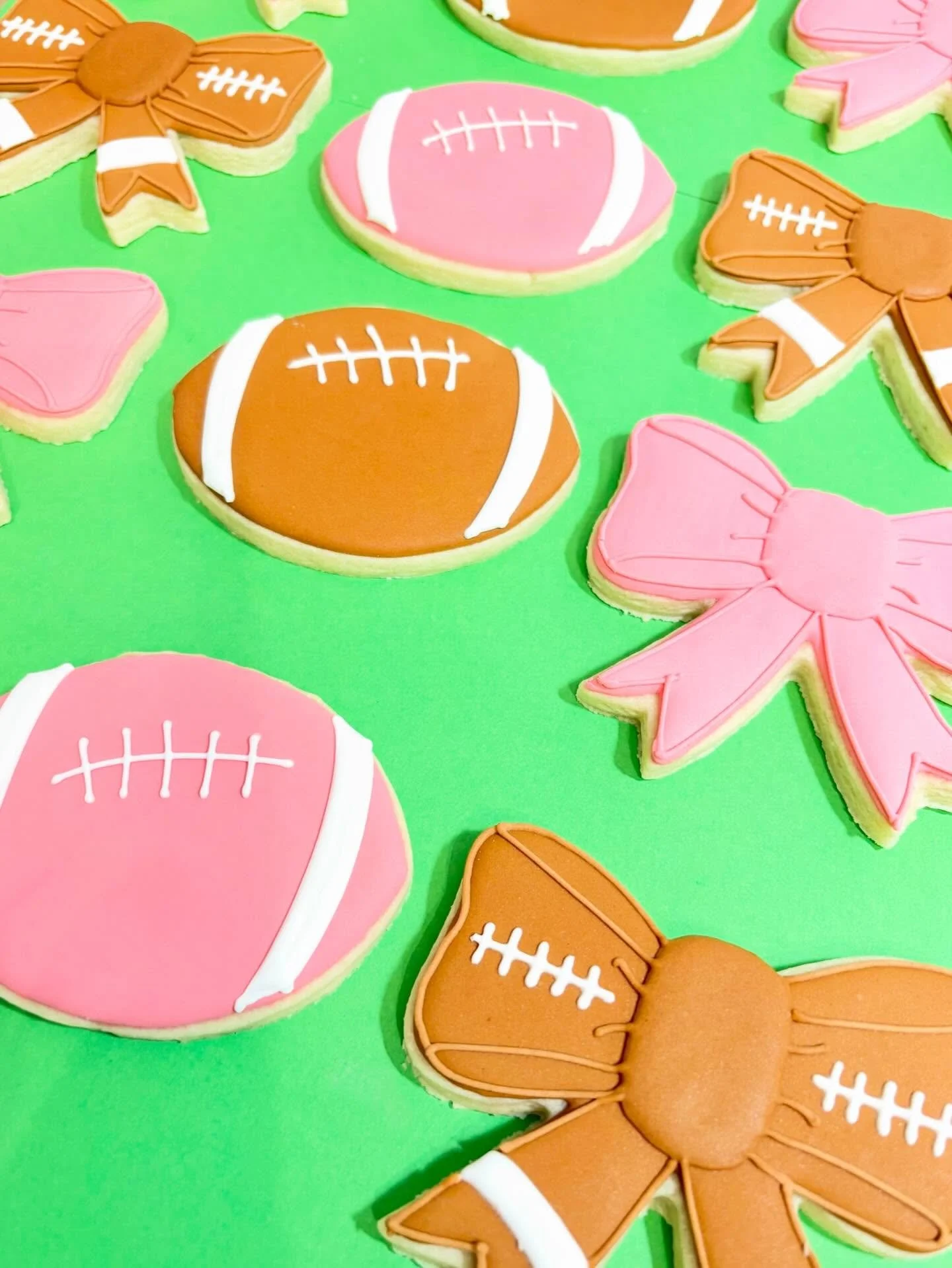 Bows and footballs for a little one and future football fan! 🎀🏈👶