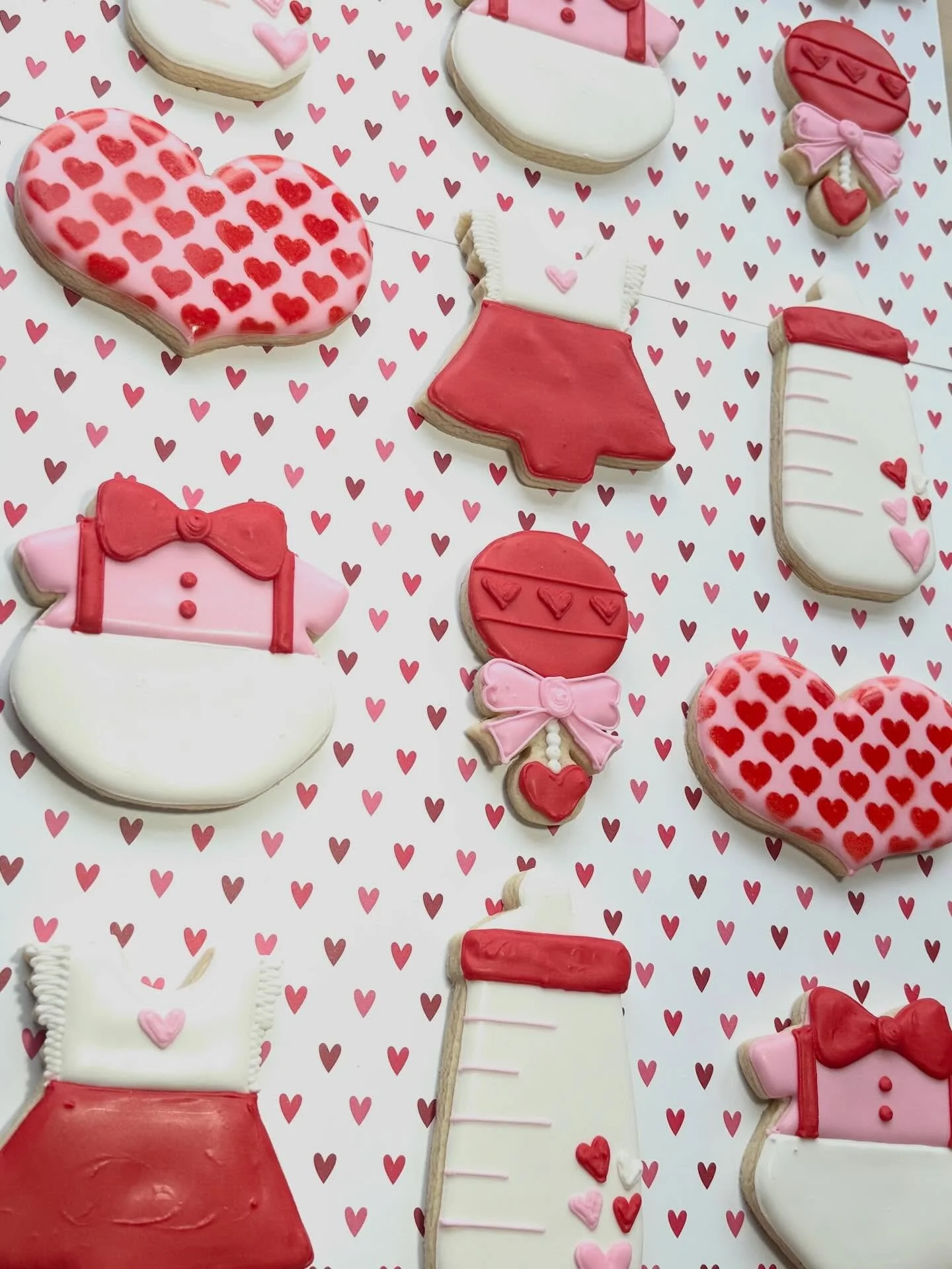 These Twin Valentine&rsquo;s Baby Shower cookies were made to celebrate two little sweethearts on the way!
